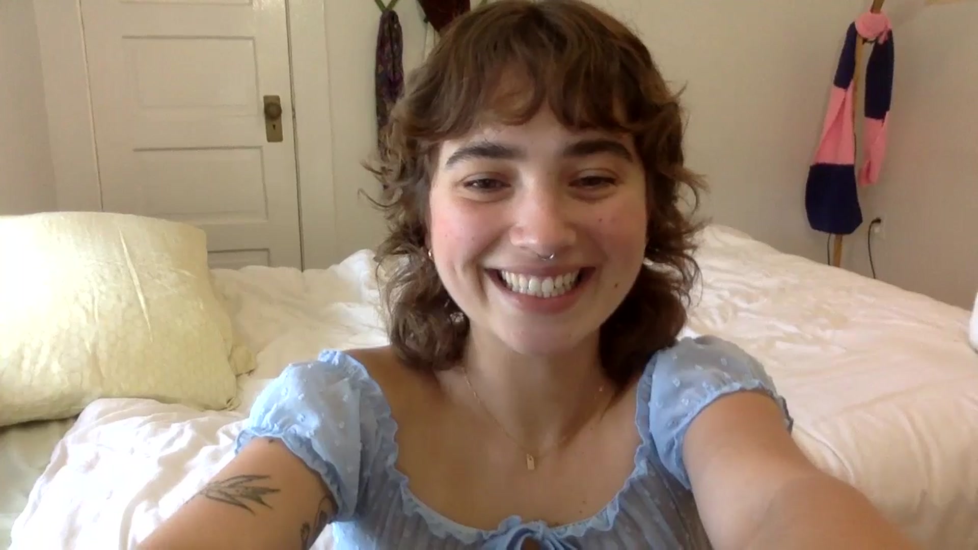 Gallery image thumbnail from gentlylo's myfreecams stream on, 04/27/2024, 17:59 image 12 of 20