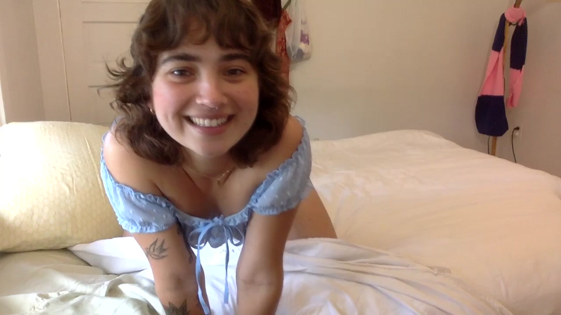 Gallery image thumbnail from gentlylo's myfreecams stream on, 04/27/2024, 17:59 image 8 of 20