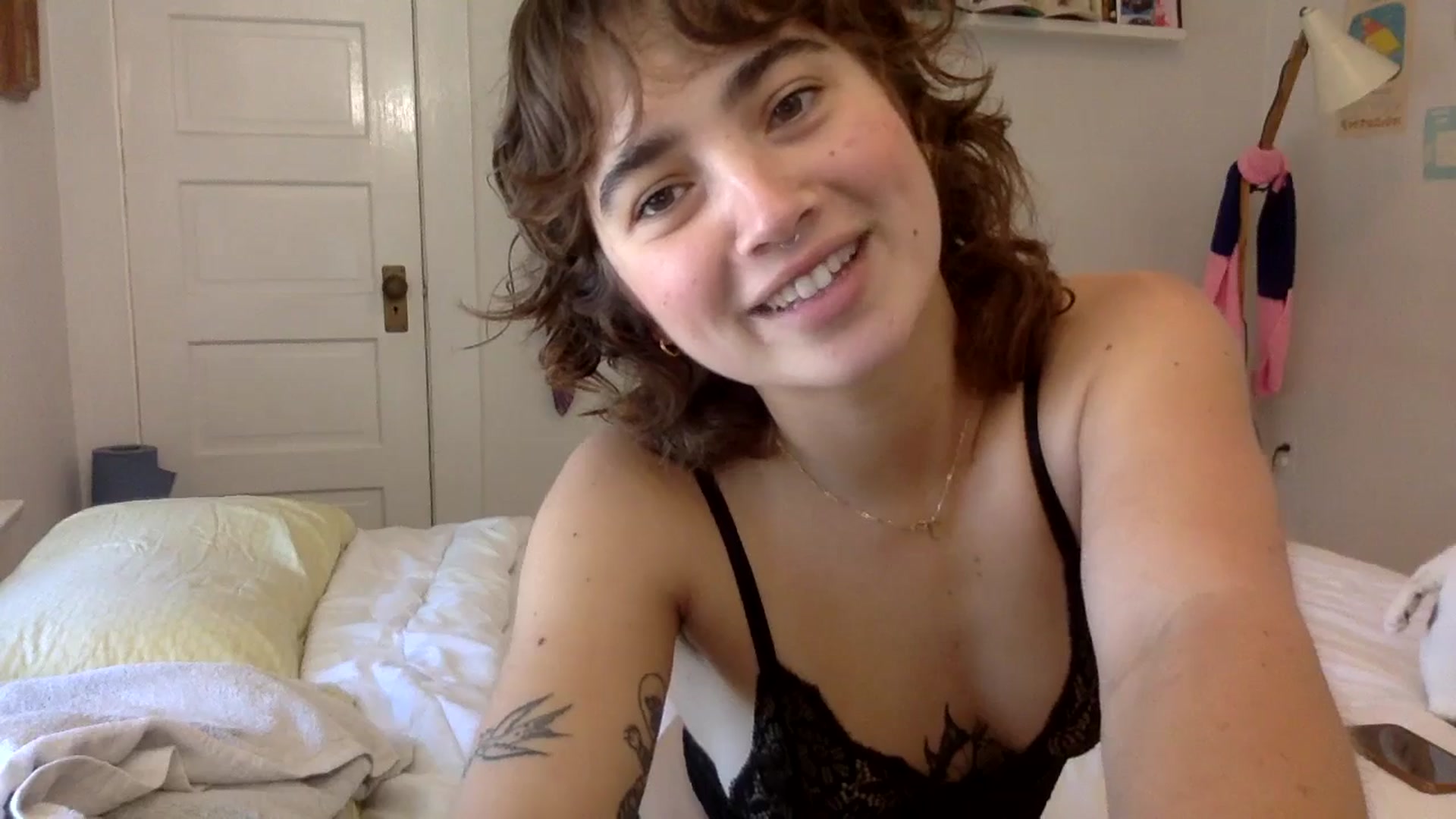 Gallery image thumbnail from gentlylo's myfreecams stream on, 04/28/2024, 17:56 image 3 of 20