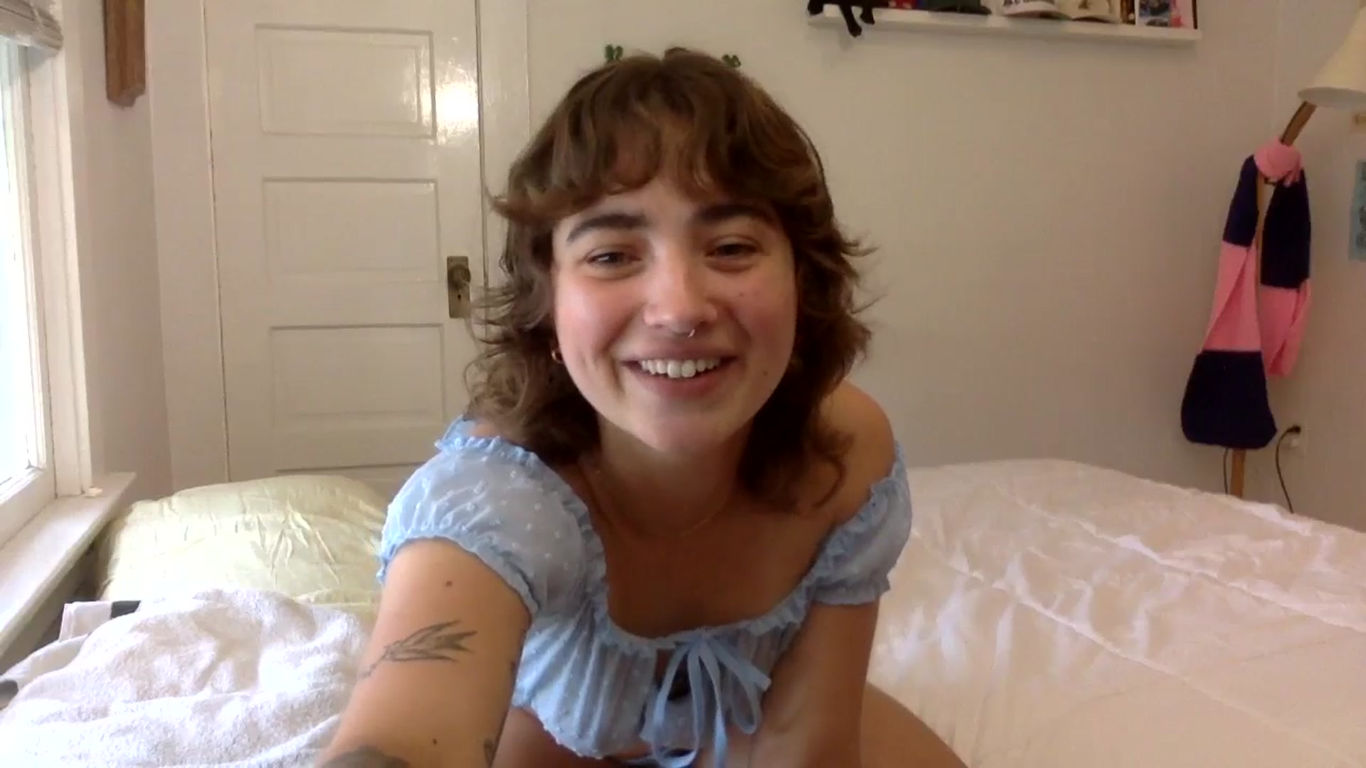 Gallery image thumbnail from gentlylo's myfreecams stream on, 05/04/2024, 18:02 image 16 of 20