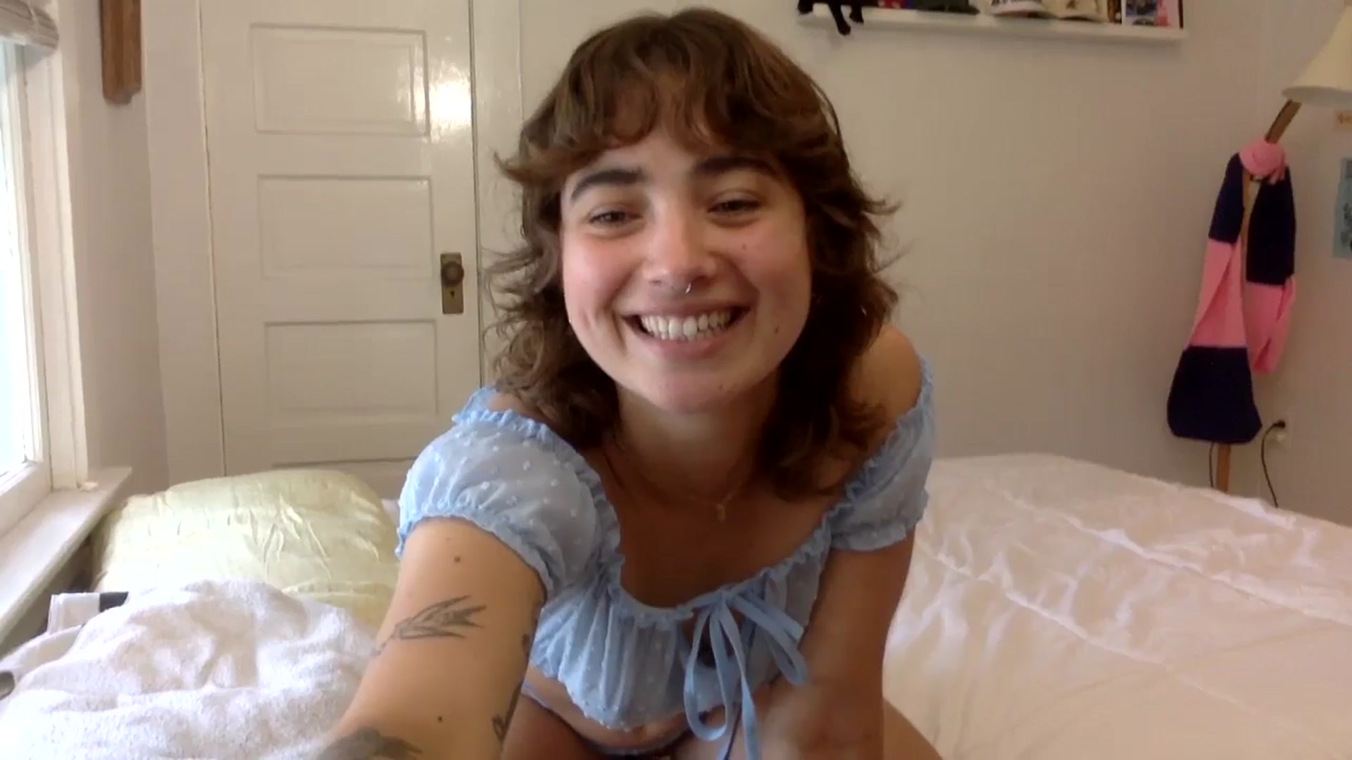 Gallery image thumbnail from gentlylo's myfreecams stream on, 05/04/2024, 18:02 image 11 of 20