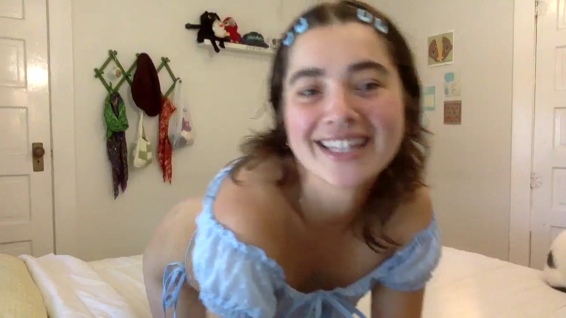Gallery image thumbnail from gentlylo's myfreecams stream on, 05/06/2024, 16:50 image 8 of 20