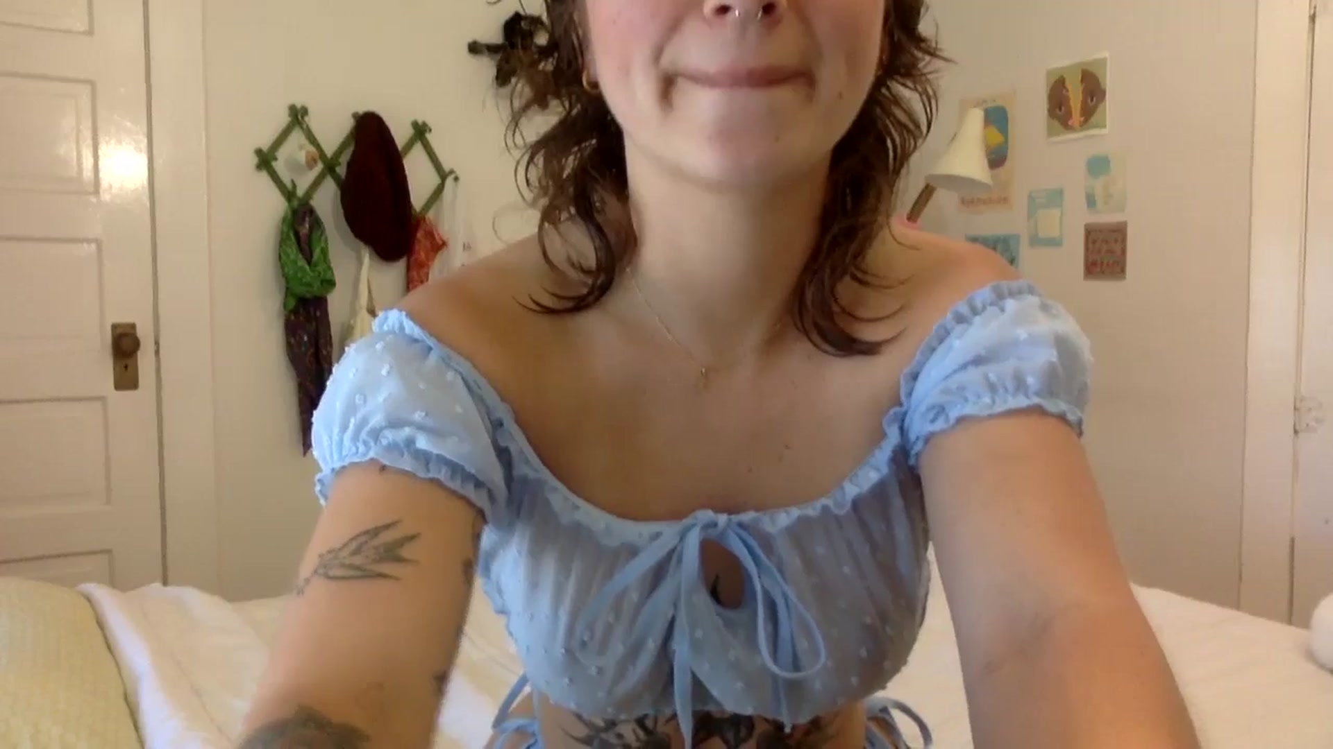 Gallery image thumbnail from gentlylo's myfreecams stream on, 05/06/2024, 16:50 image 5 of 20
