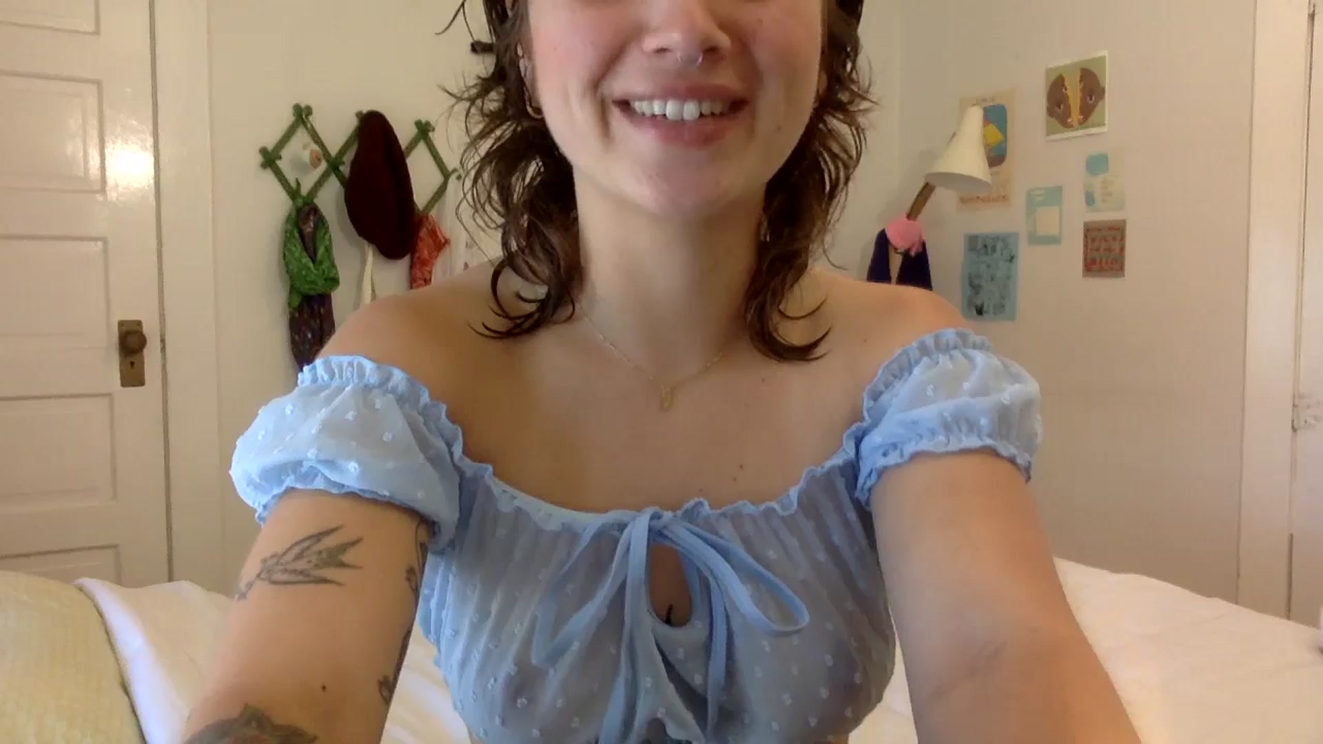 Gallery image thumbnail from gentlylo's myfreecams stream on, 05/06/2024, 16:50 image 2 of 20