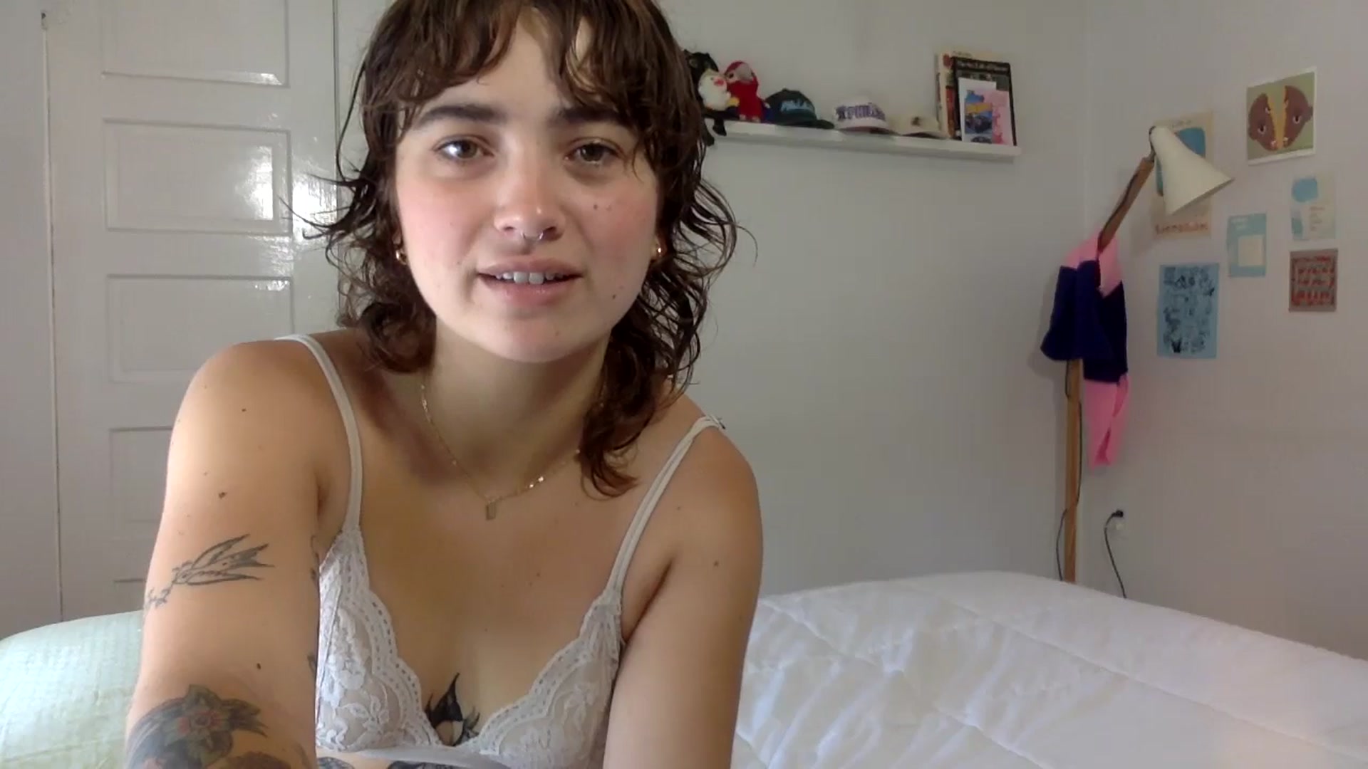Gallery image thumbnail from gentlylo's myfreecams stream on, 05/13/2024, 17:49 image 10 of 20