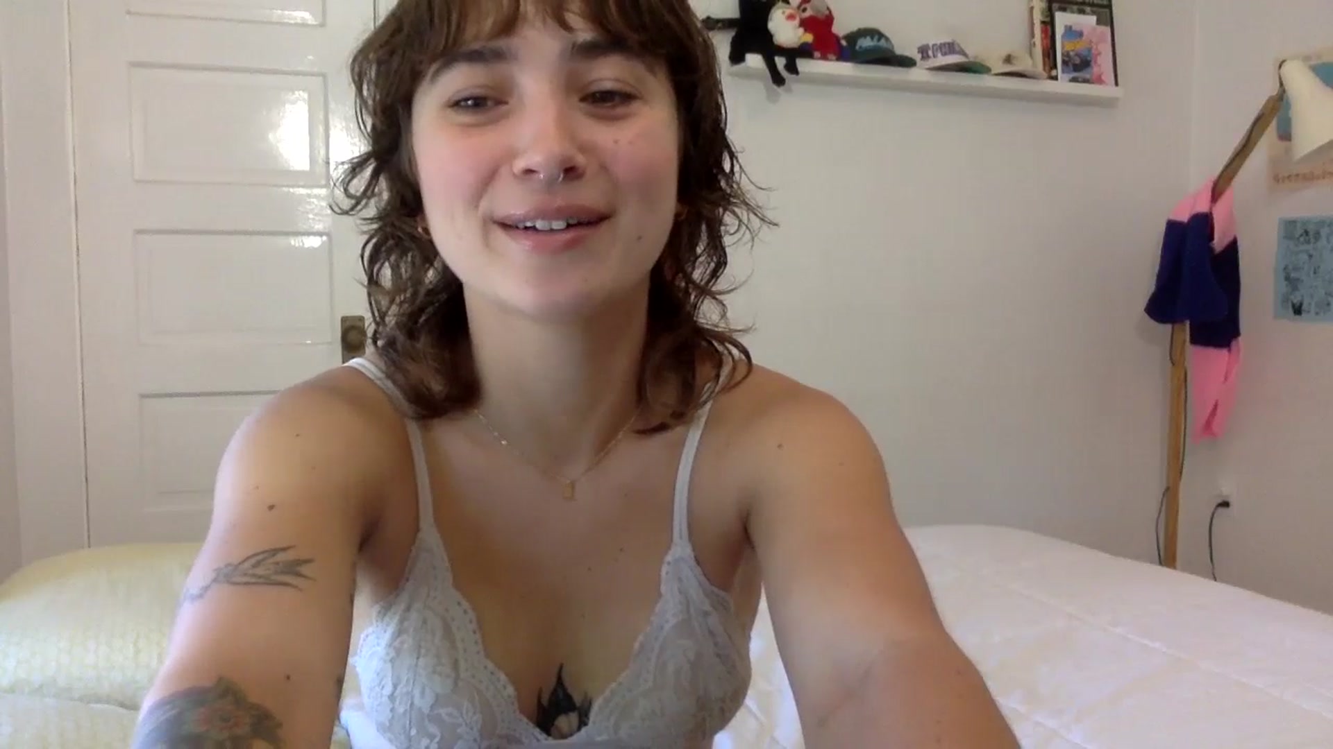 Gallery image thumbnail from gentlylo's myfreecams stream on, 05/18/2024, 17:33 image 3 of 20