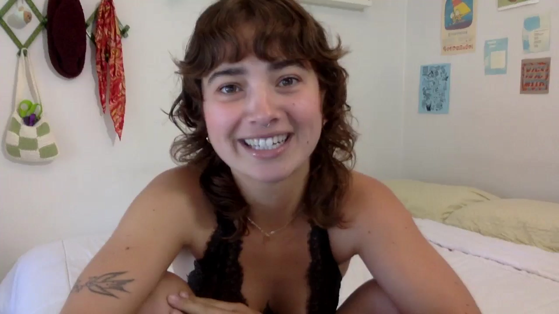 Gallery image thumbnail from gentlylo's myfreecams stream on, 06/03/2024, 17:24 image 20 of 20