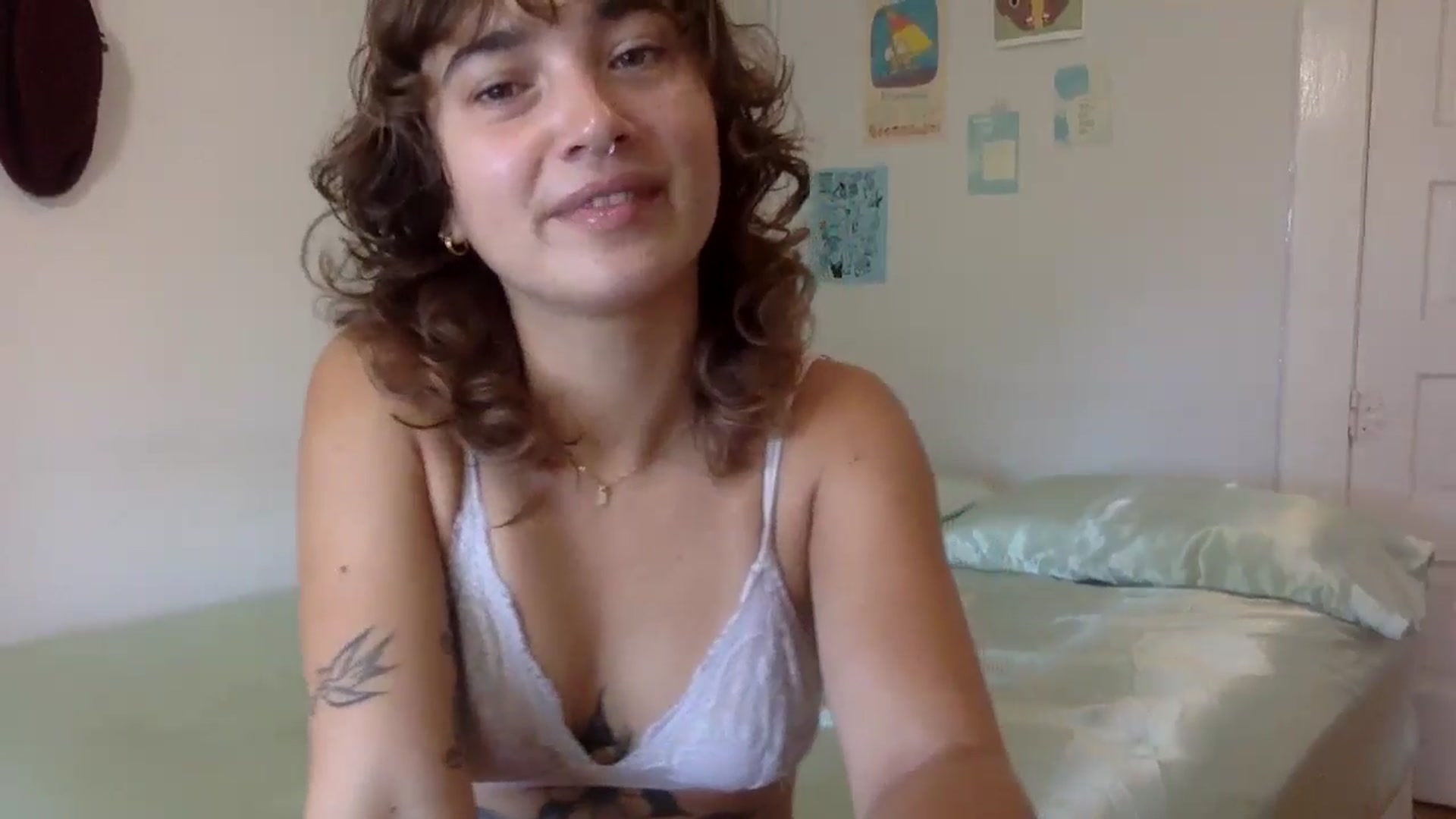 Gallery image thumbnail from gentlylo's myfreecams stream on, 09/08/2024, 17:58 image 3 of 20