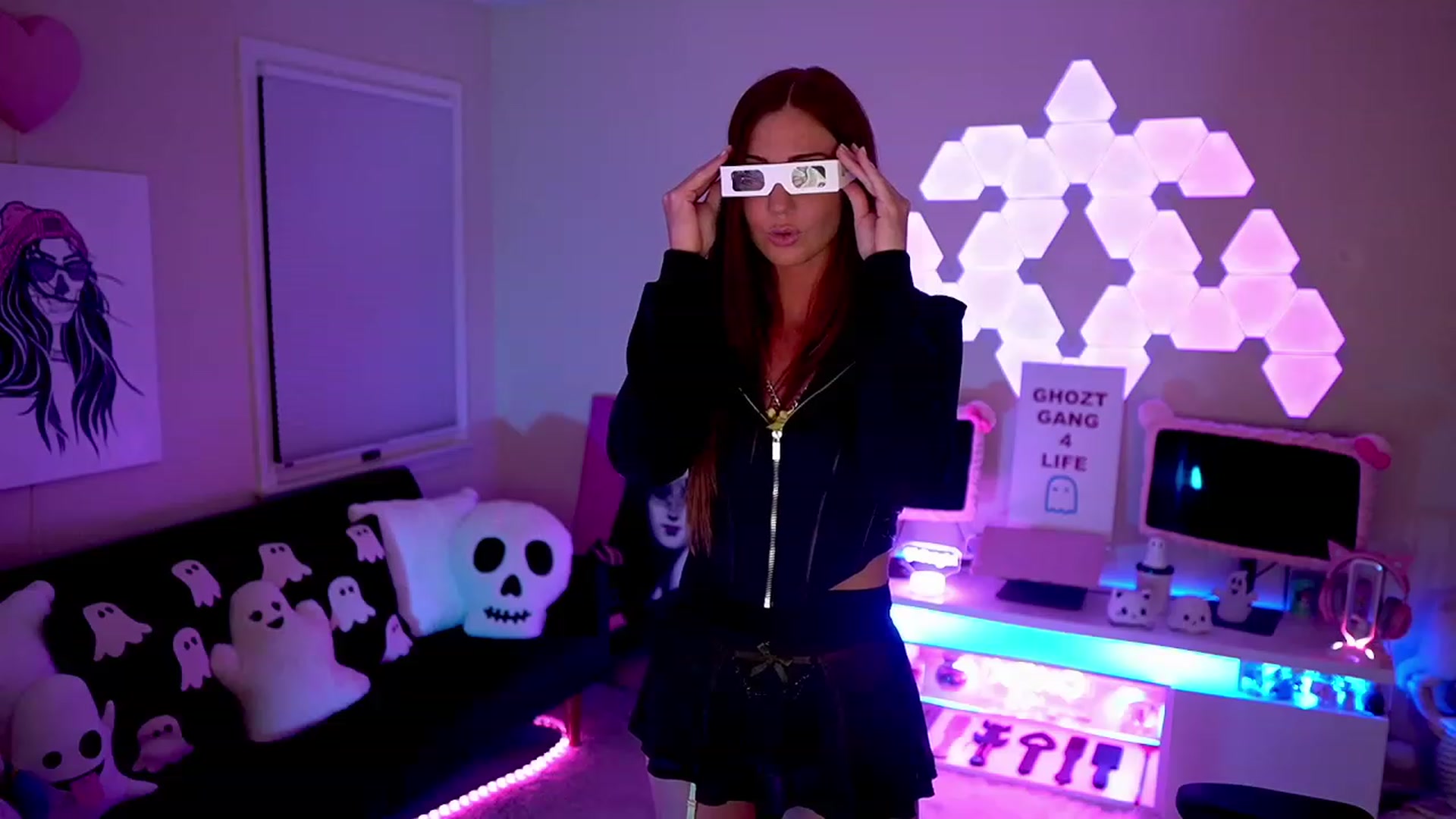 Gallery image thumbnail from ghoztgirl's myfreecams stream on, 11/19/2022, 08:59 image 13 of 20