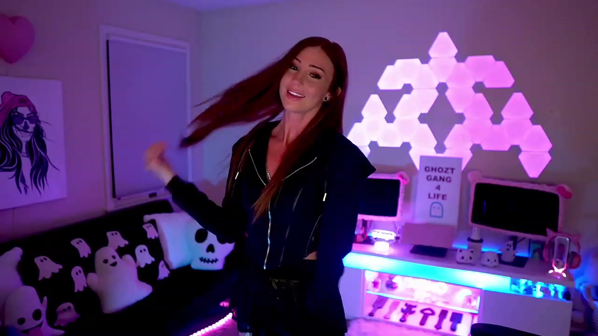 Gallery image thumbnail from ghoztgirl's myfreecams stream on, 11/19/2022, 08:59 image 6 of 20
