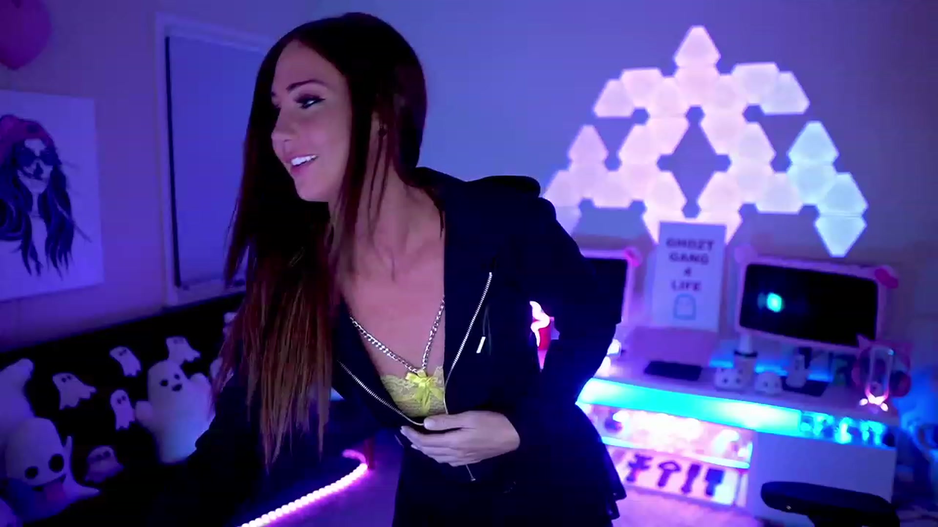 Gallery image thumbnail from ghoztgirl's myfreecams stream on, 11/19/2022, 08:59 image 15 of 20