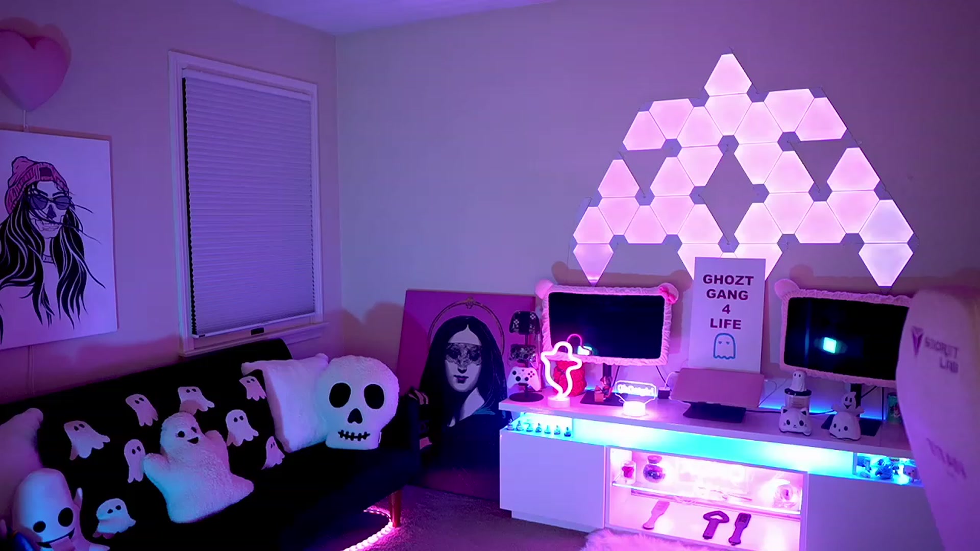 Gallery image thumbnail from ghoztgirl's myfreecams stream on, 11/27/2022, 08:56 image 17 of 20