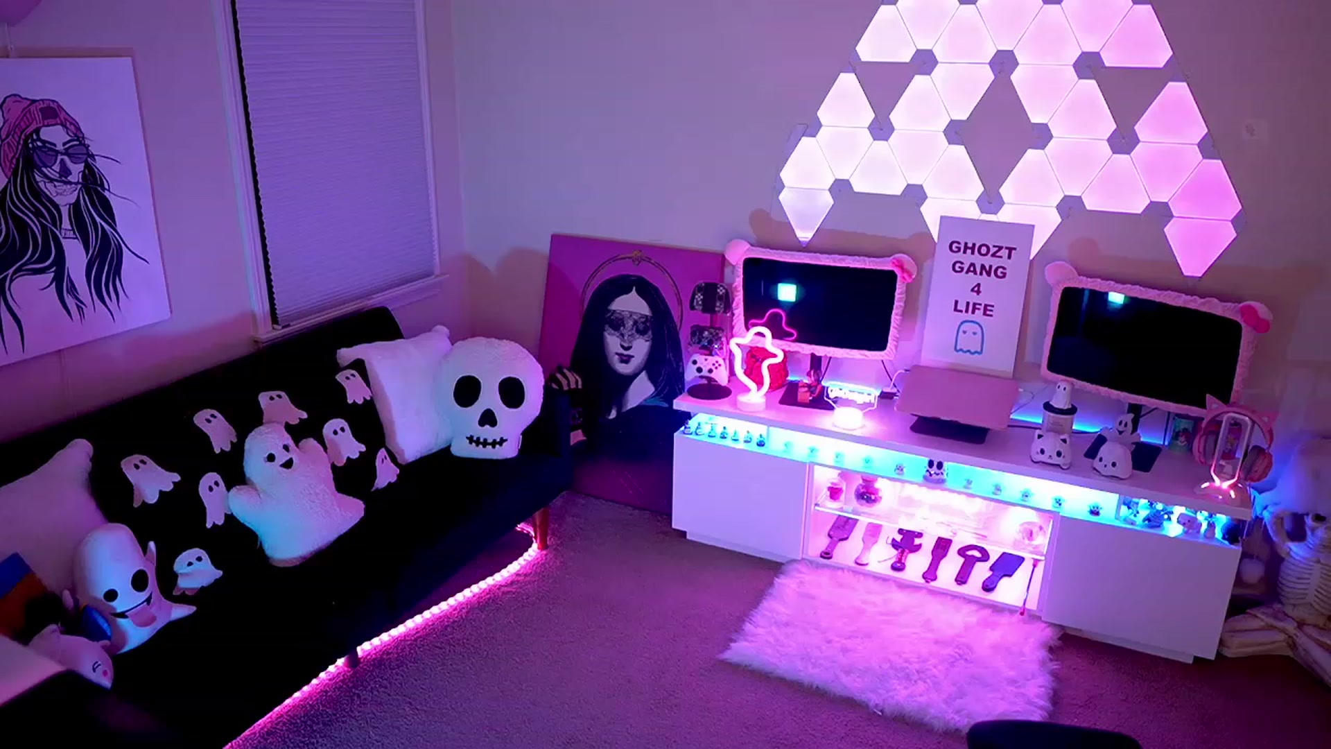 Gallery image thumbnail from ghoztgirl's myfreecams stream on, 12/03/2022, 09:10 image 4 of 20