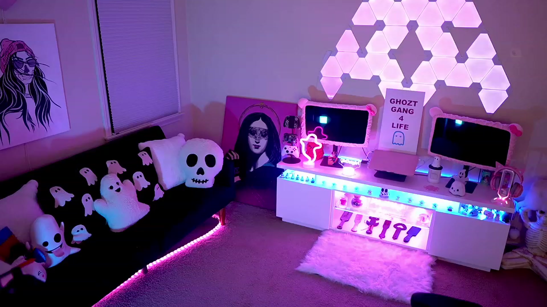 Gallery image thumbnail from ghoztgirl's myfreecams stream on, 12/03/2022, 09:10 image 14 of 20