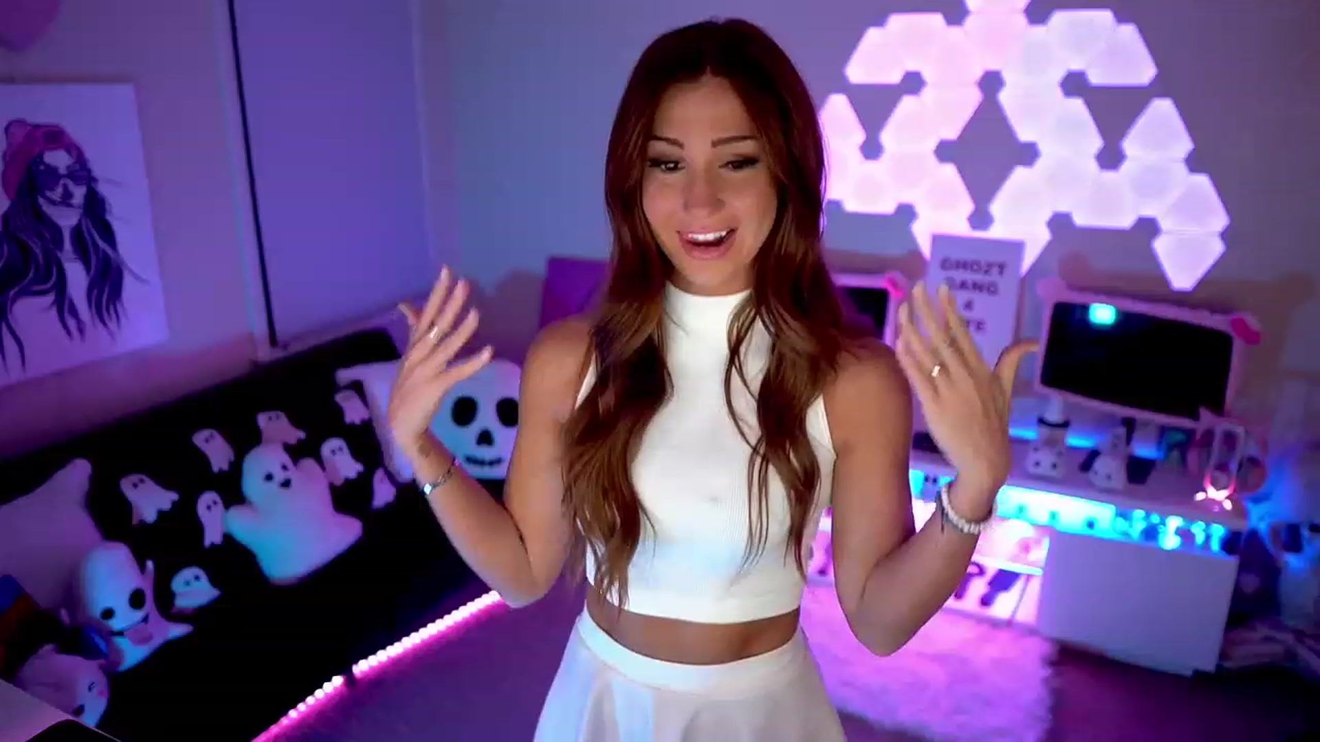 Gallery image thumbnail from ghoztgirl's myfreecams stream on, 12/04/2022, 08:33 image 12 of 20