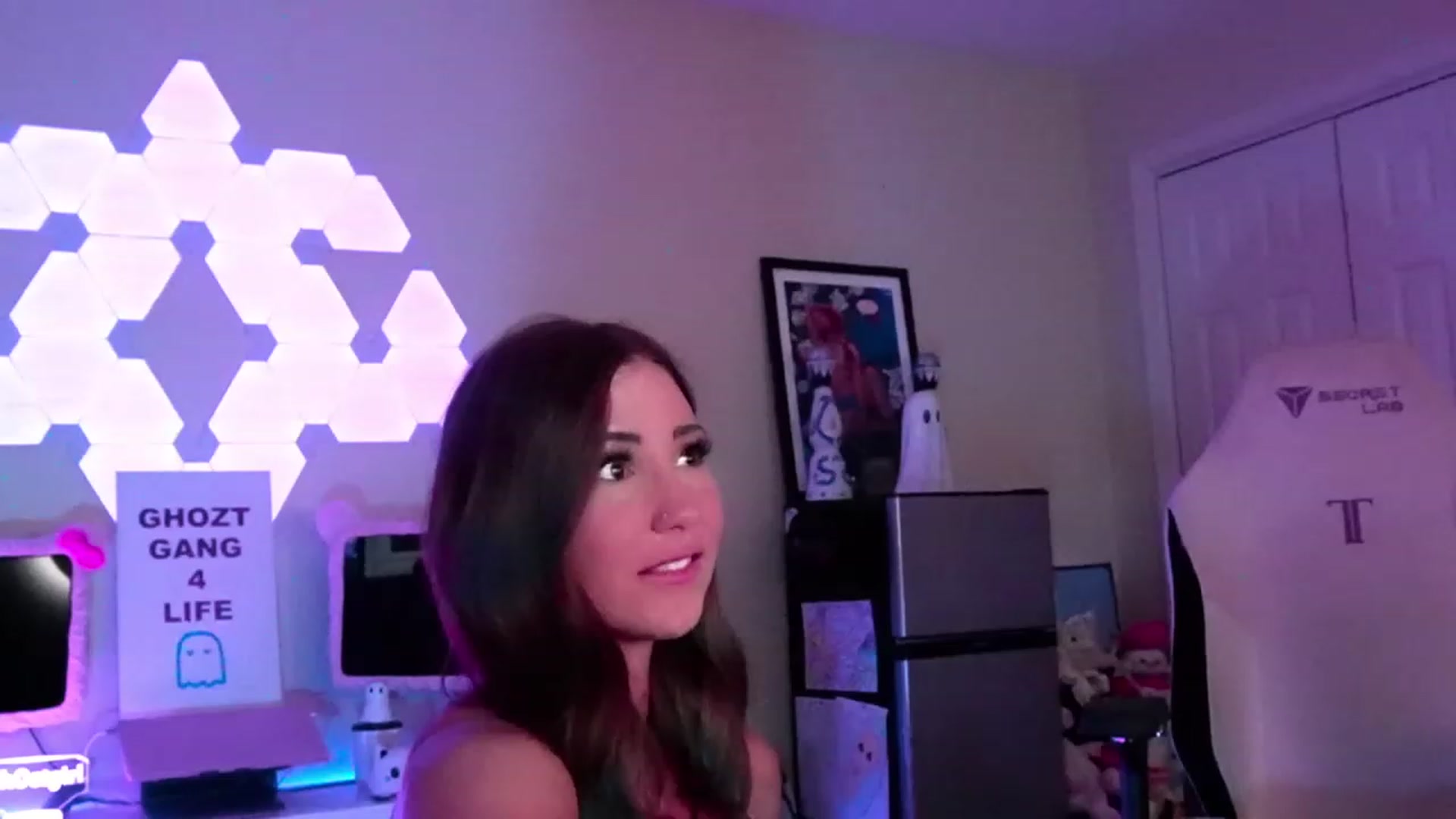 Gallery image thumbnail from ghoztgirl's myfreecams stream on, 12/04/2022, 09:47 image 6 of 20