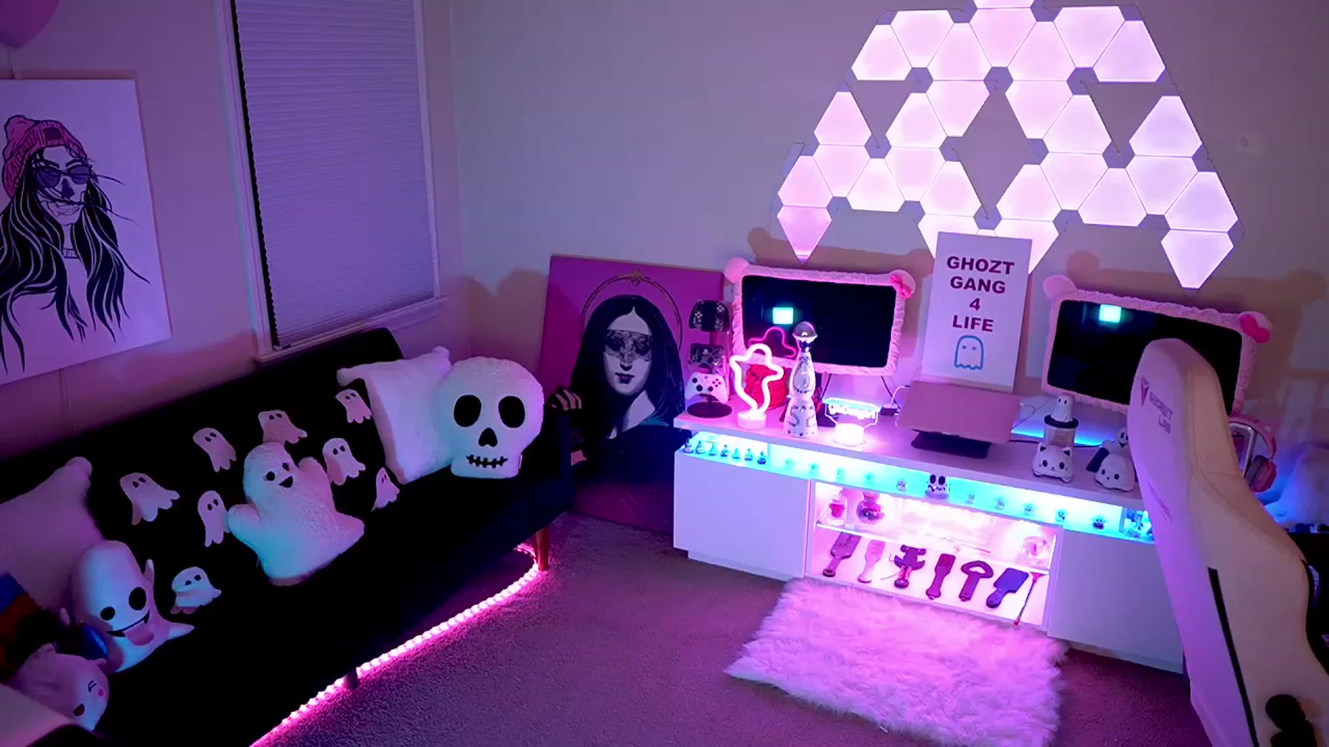 Gallery image thumbnail from ghoztgirl's myfreecams stream on, 12/04/2022, 09:47 image 9 of 20