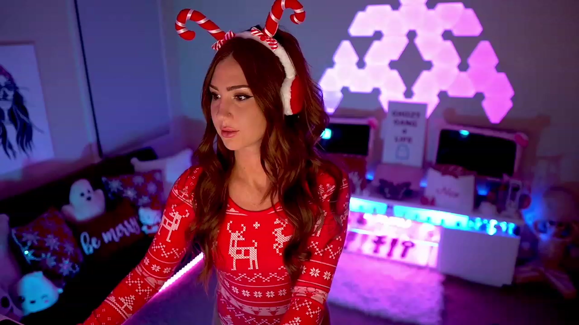 Gallery image thumbnail from ghoztgirl's myfreecams stream on, 12/24/2022, 10:11 image 11 of 20