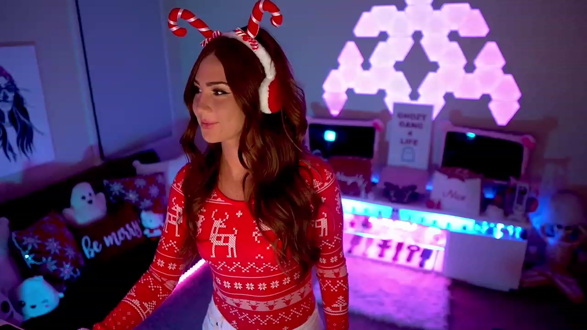Gallery image thumbnail from ghoztgirl's myfreecams stream on, 12/24/2022, 10:11 image 5 of 20