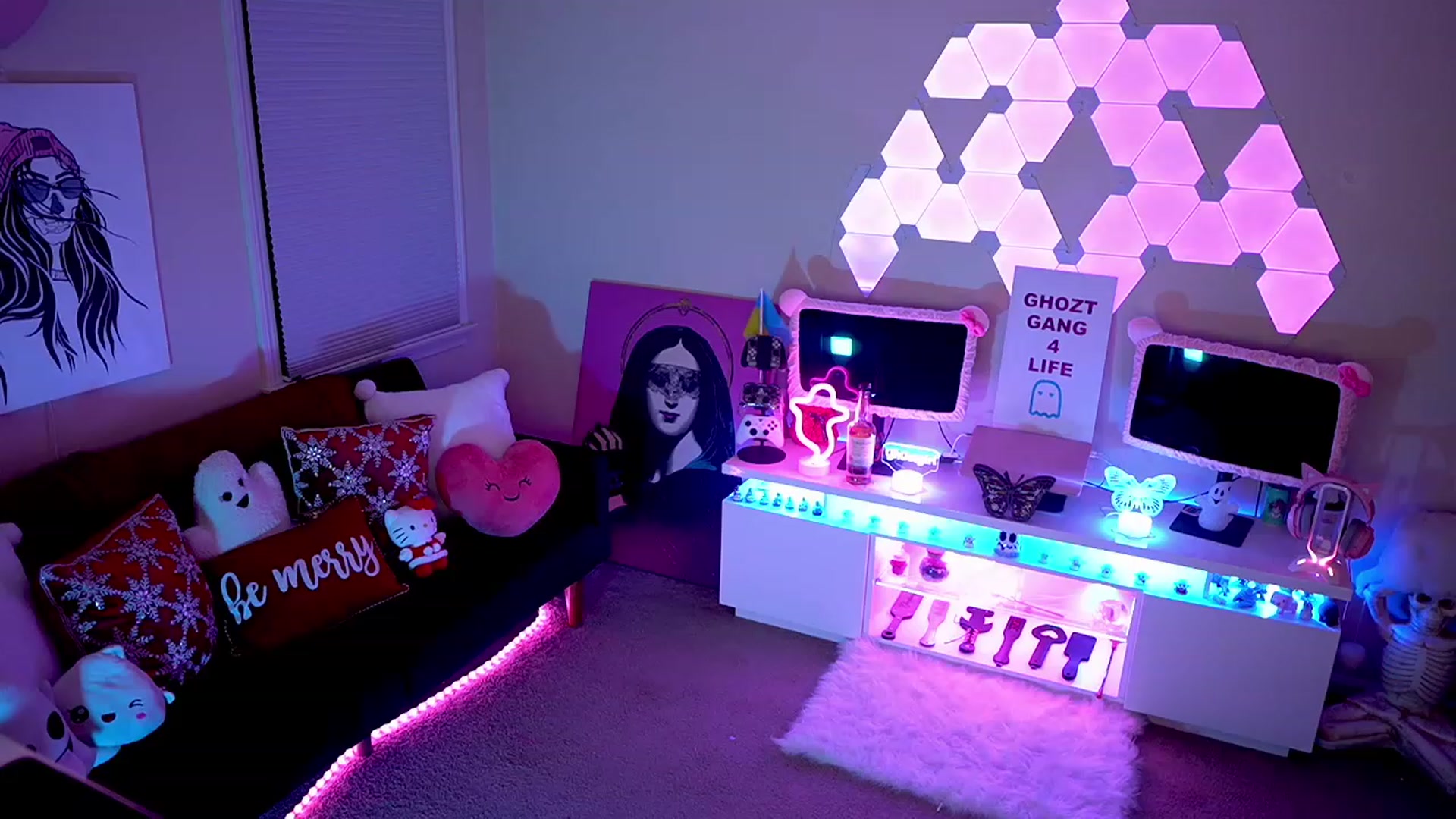 Gallery image thumbnail from ghoztgirl's myfreecams stream on, 12/31/2022, 08:53 image 11 of 20