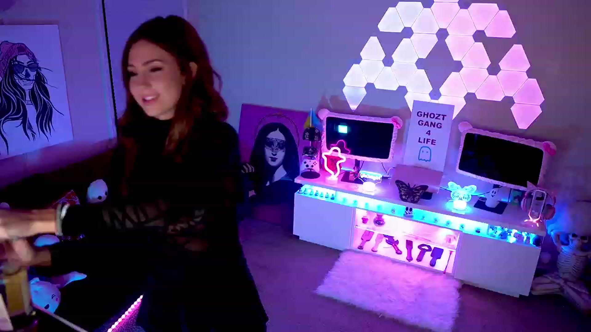 Gallery image thumbnail from ghoztgirl's myfreecams stream on, 01/01/2023, 09:10 image 19 of 20