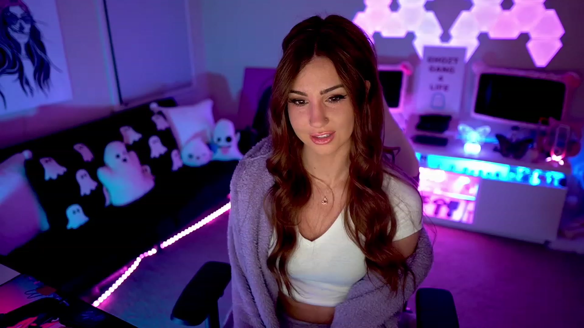 Gallery image thumbnail from ghoztgirl's myfreecams stream on, 01/29/2023, 08:11 image 3 of 20