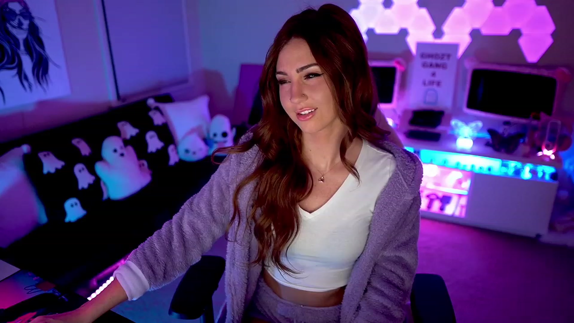 Gallery image thumbnail from ghoztgirl's myfreecams stream on, 01/29/2023, 08:11 image 7 of 20