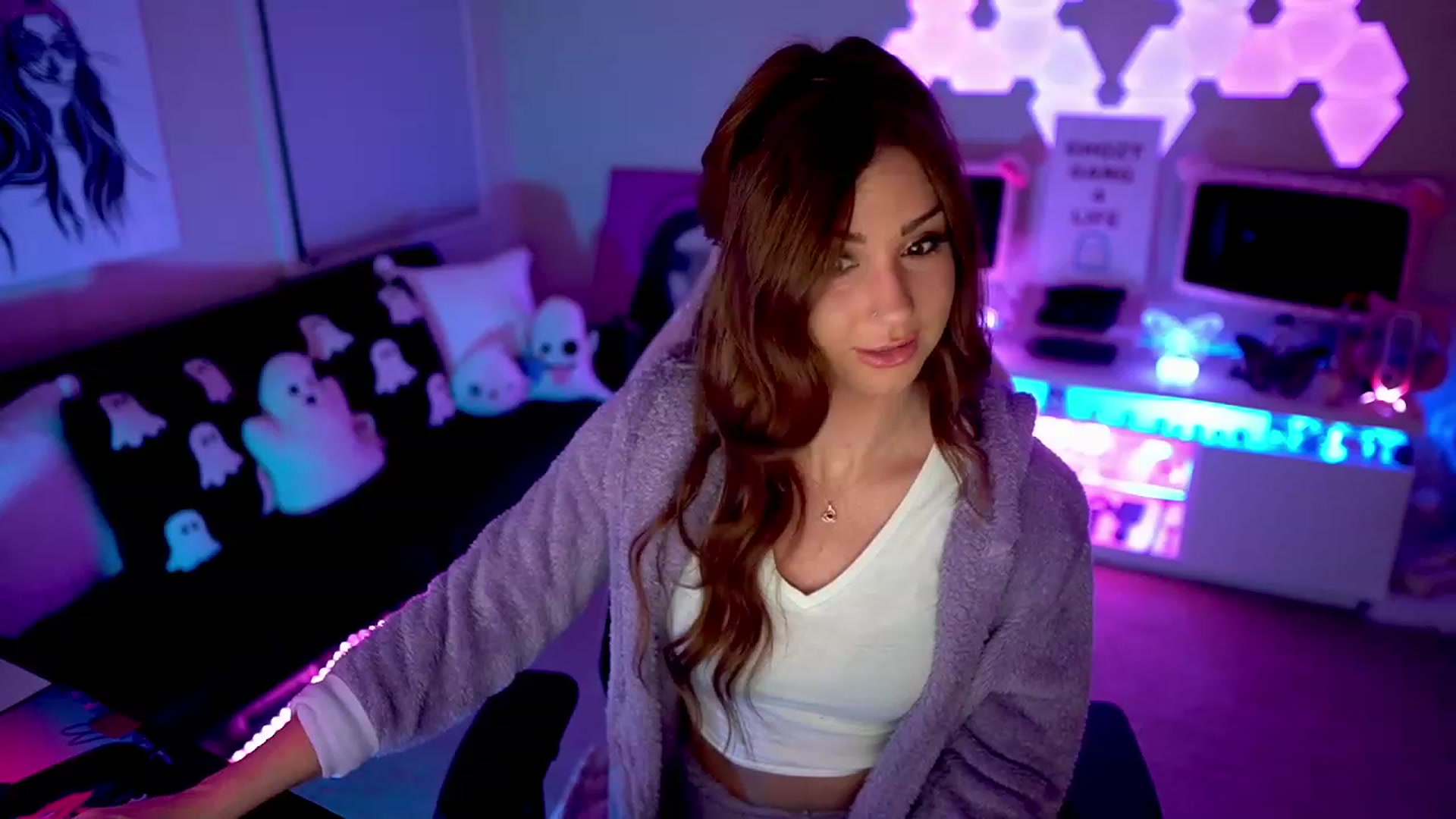 Gallery image thumbnail from ghoztgirl's myfreecams stream on, 01/29/2023, 08:11 image 6 of 20