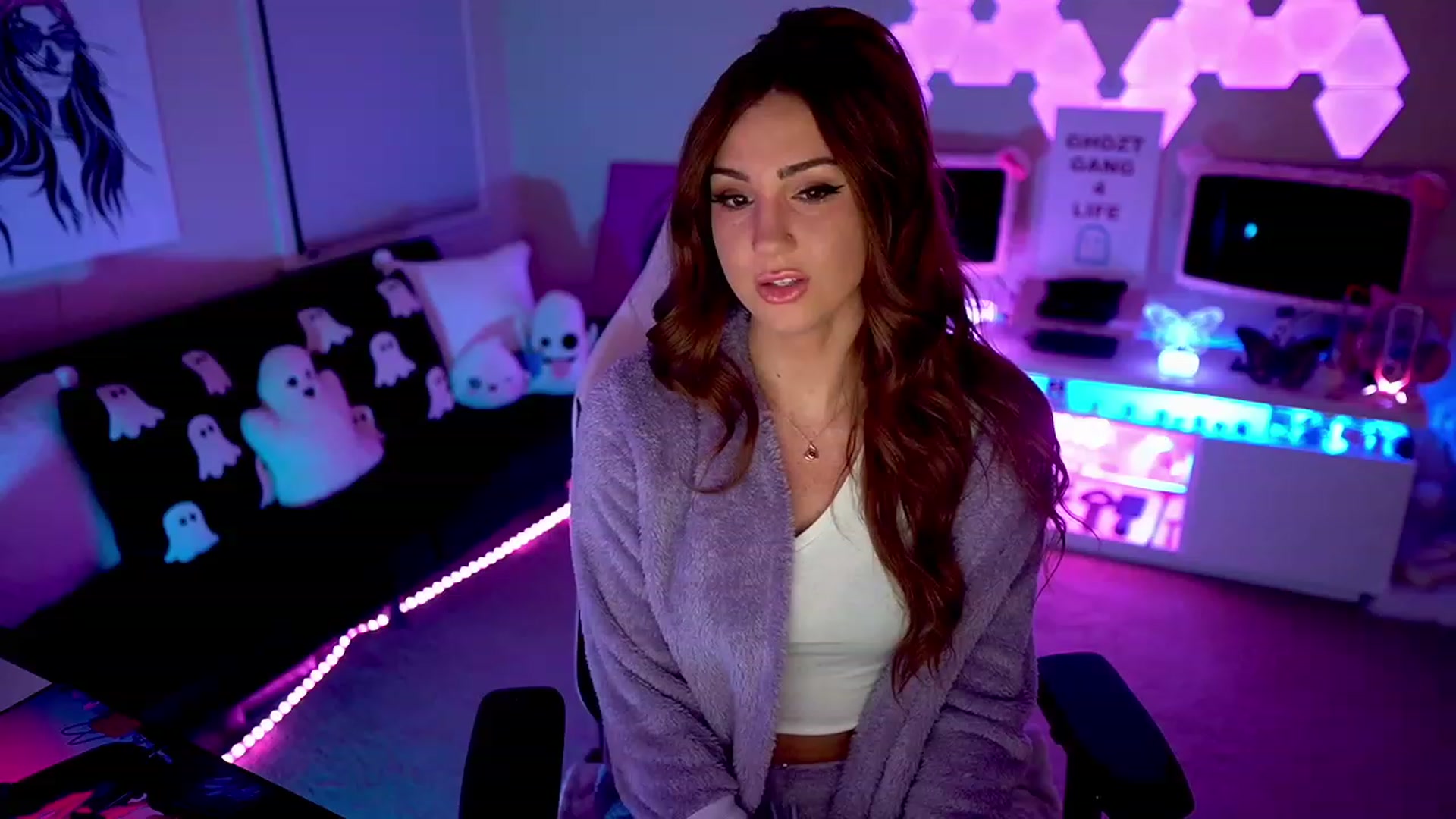 Gallery image thumbnail from ghoztgirl's myfreecams stream on, 01/29/2023, 08:11 image 8 of 20