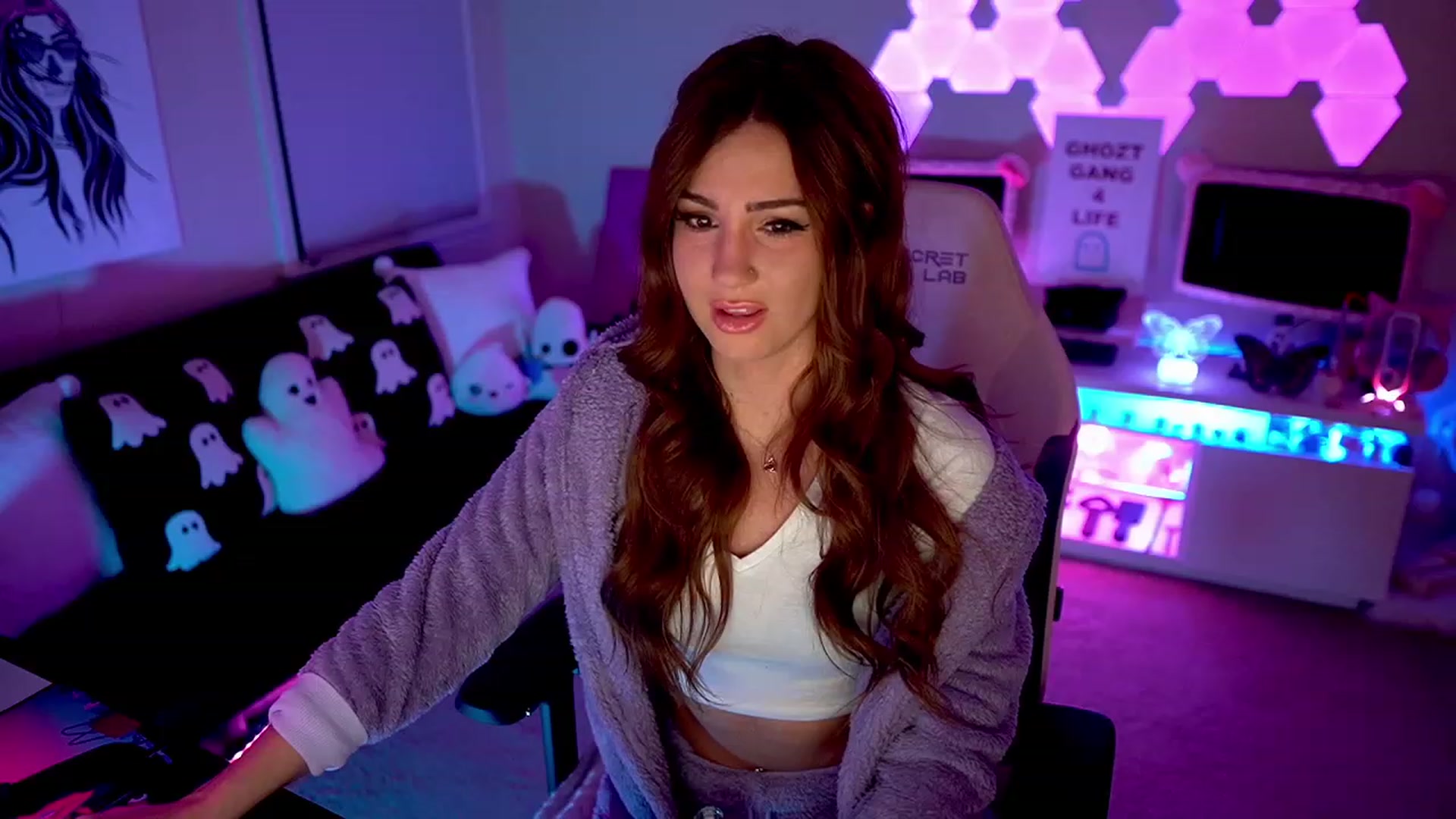 Gallery image thumbnail from ghoztgirl's myfreecams stream on, 01/29/2023, 08:11 image 1 of 20