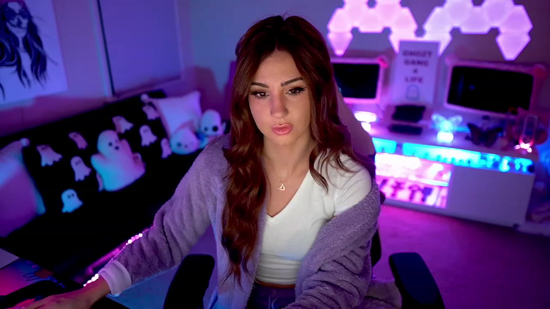 Gallery image thumbnail from ghoztgirl's myfreecams stream on, 01/29/2023, 08:11 image 9 of 20