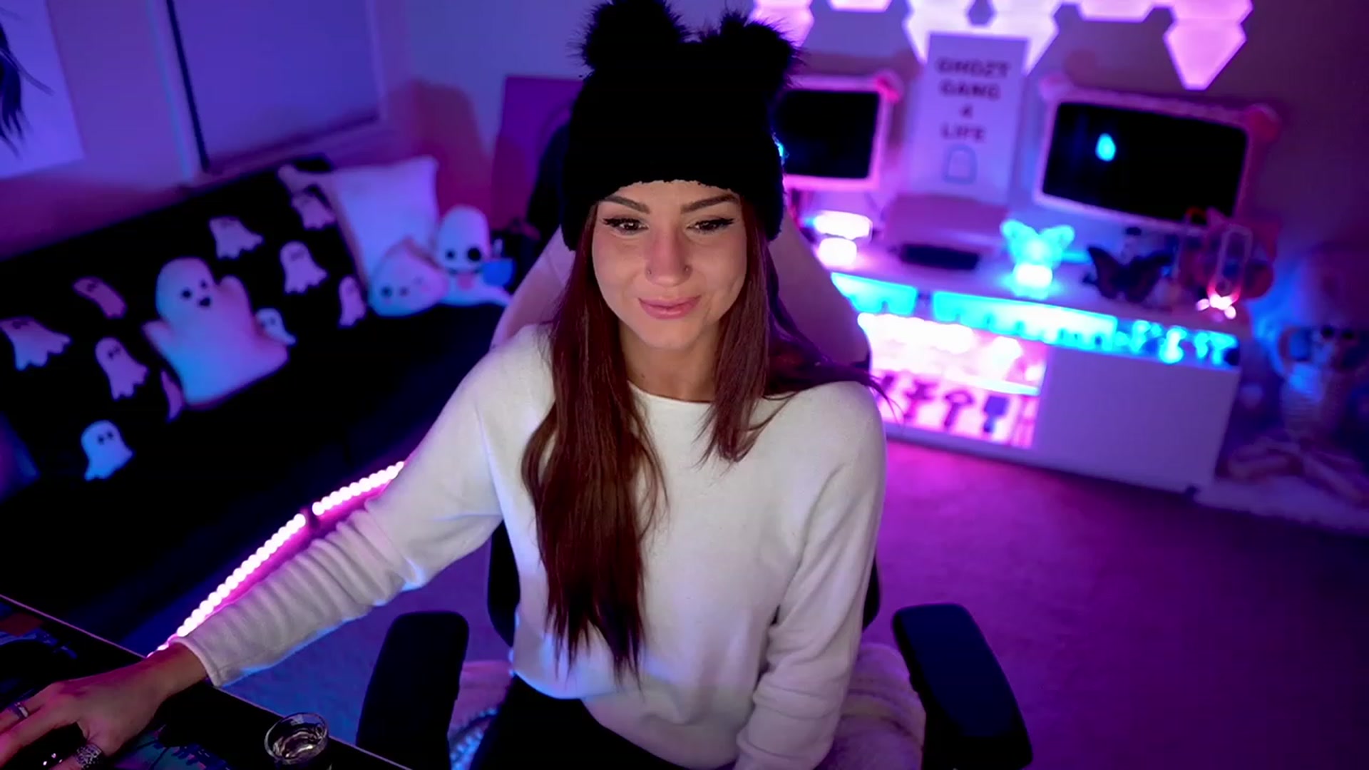 Gallery image thumbnail from ghoztgirl's myfreecams stream on, 02/25/2023, 08:45 image 7 of 20