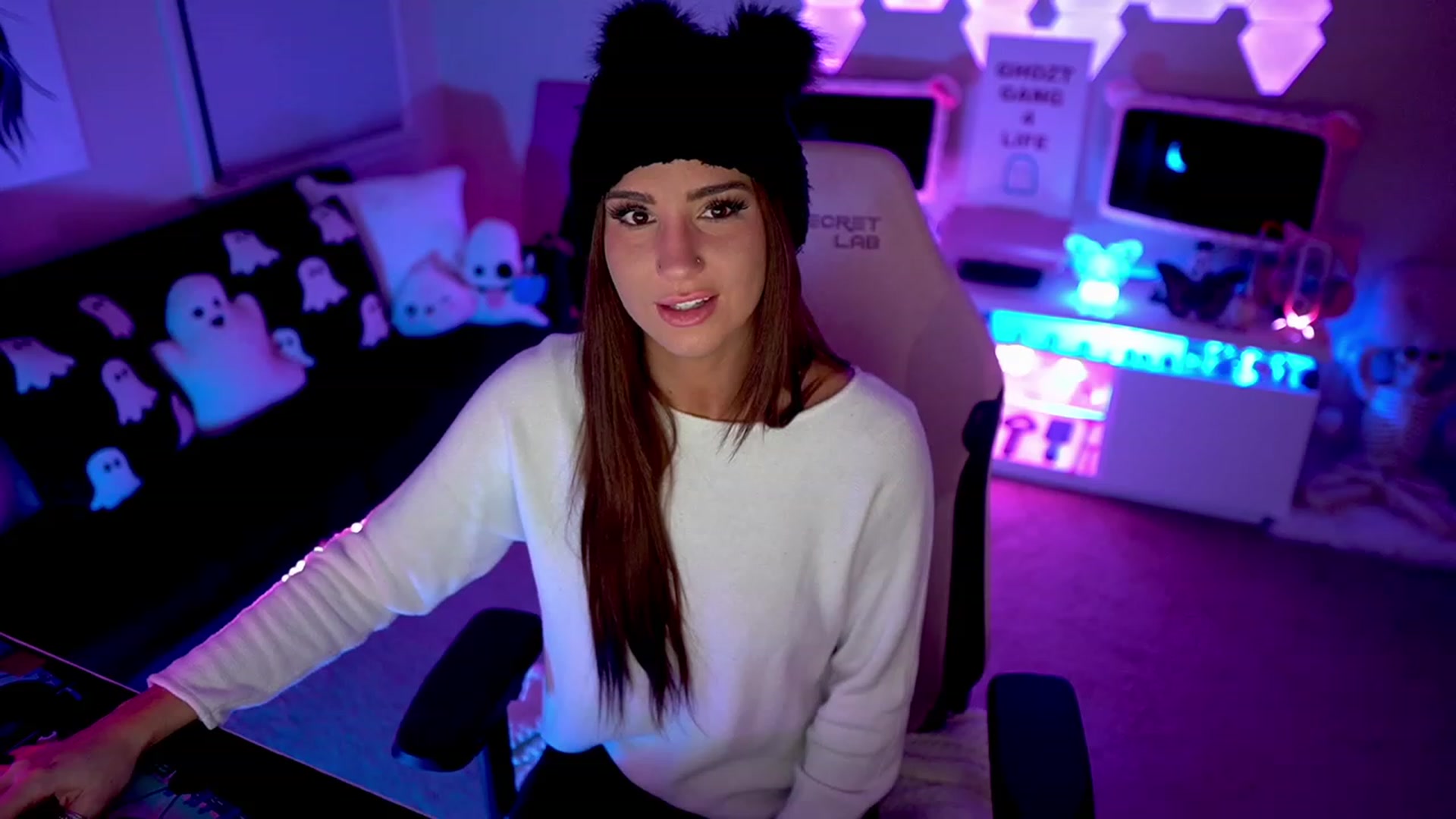 Gallery image thumbnail from ghoztgirl's myfreecams stream on, 02/25/2023, 08:45 image 2 of 20