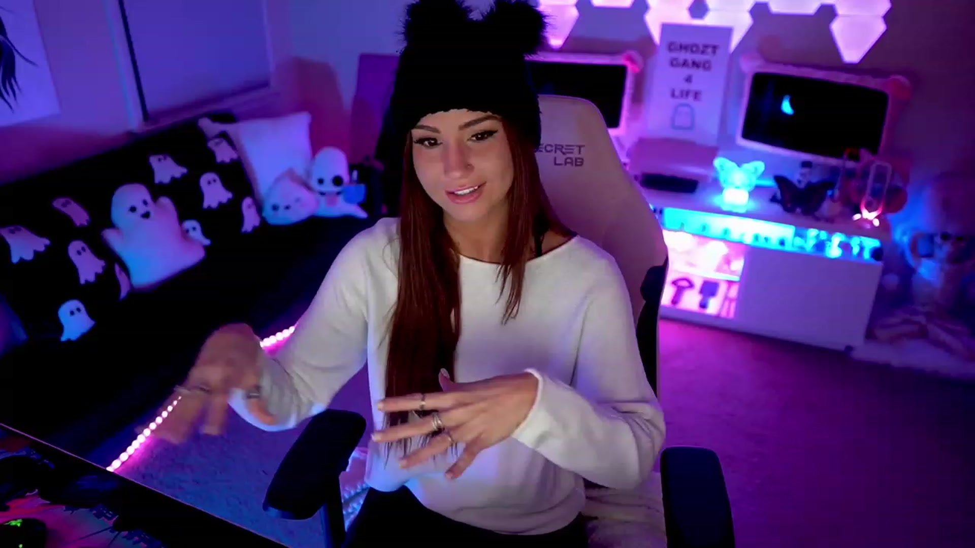 Gallery image thumbnail from ghoztgirl's myfreecams stream on, 02/25/2023, 08:45 image 3 of 20