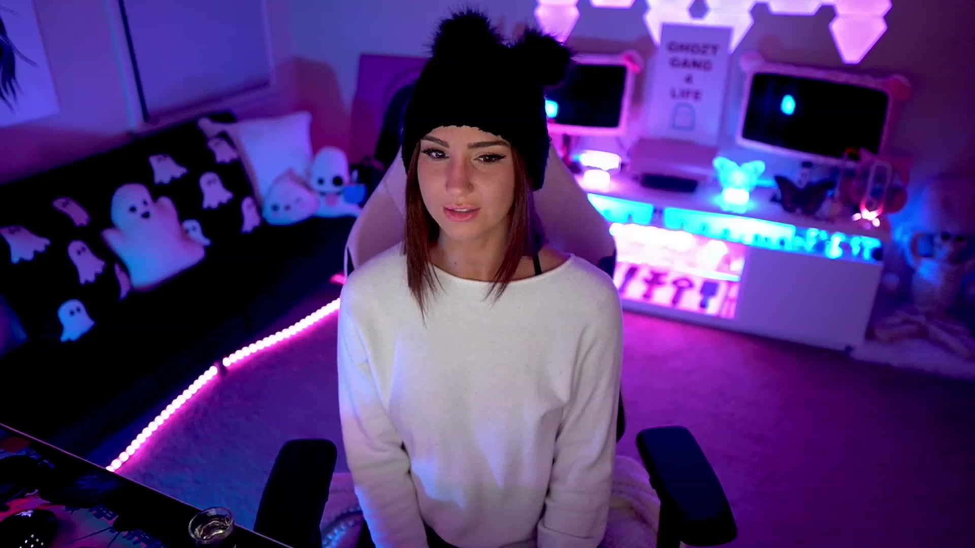 Gallery image thumbnail from ghoztgirl's myfreecams stream on, 02/25/2023, 08:45 image 8 of 20