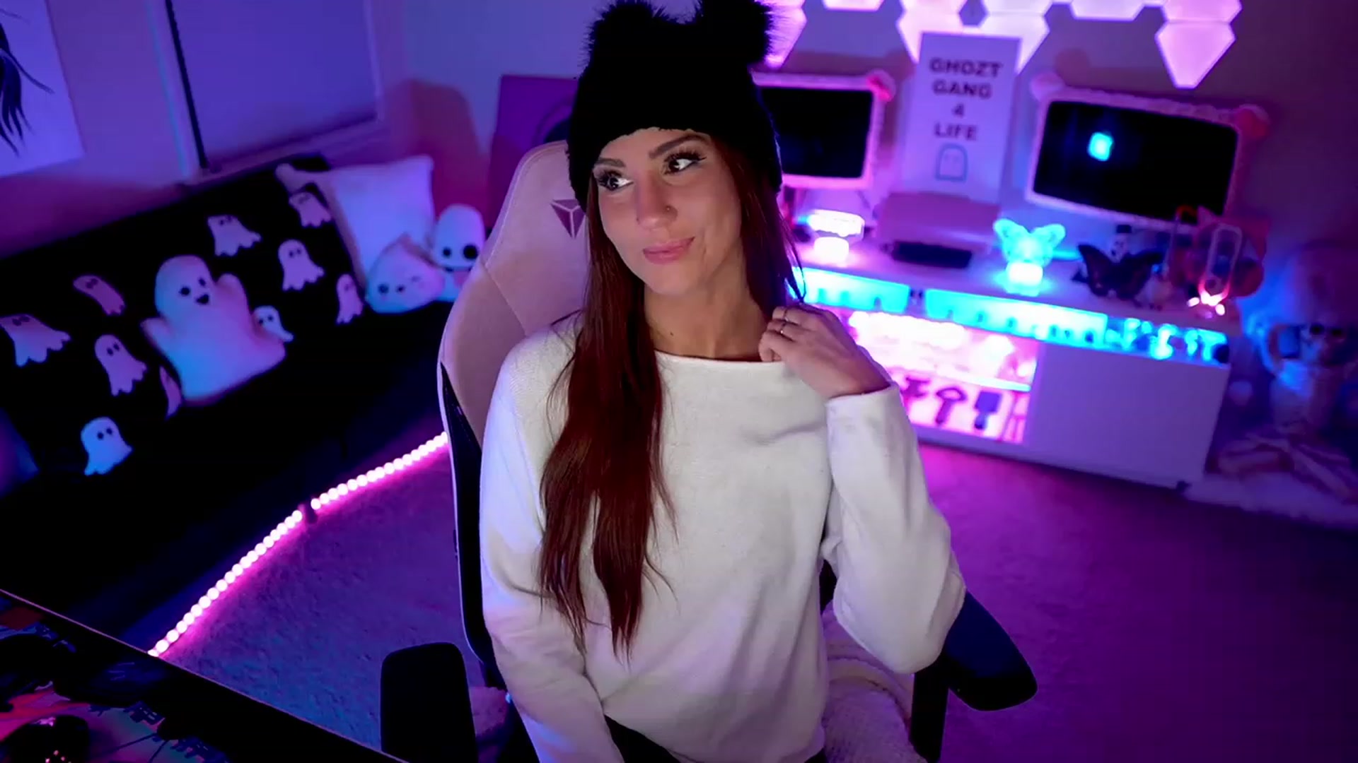 Gallery image thumbnail from ghoztgirl's myfreecams stream on, 02/25/2023, 08:45 image 6 of 20