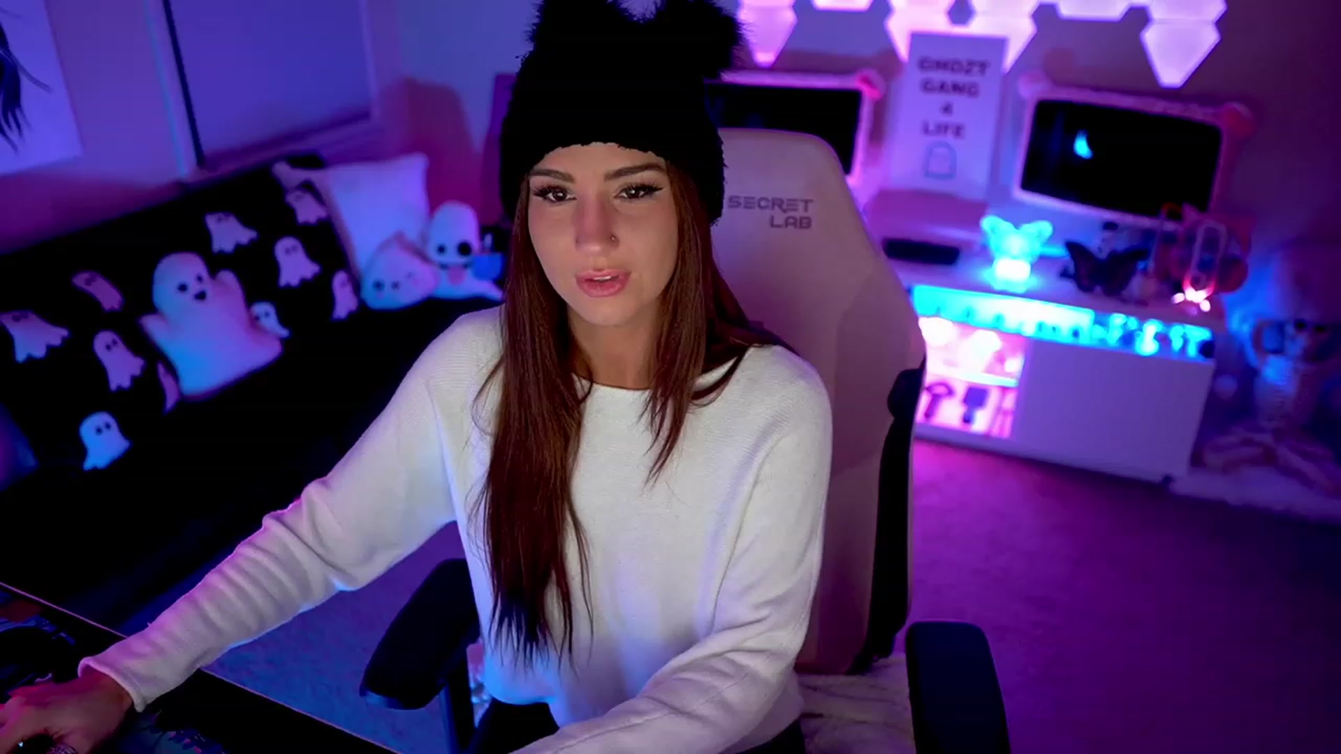 Gallery image thumbnail from ghoztgirl's myfreecams stream on, 02/25/2023, 08:45 image 1 of 20