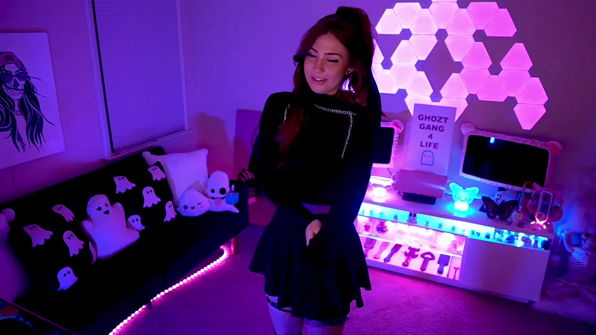 Gallery image thumbnail from ghoztgirl's myfreecams stream on, 04/01/2023, 07:23 image 1 of 20