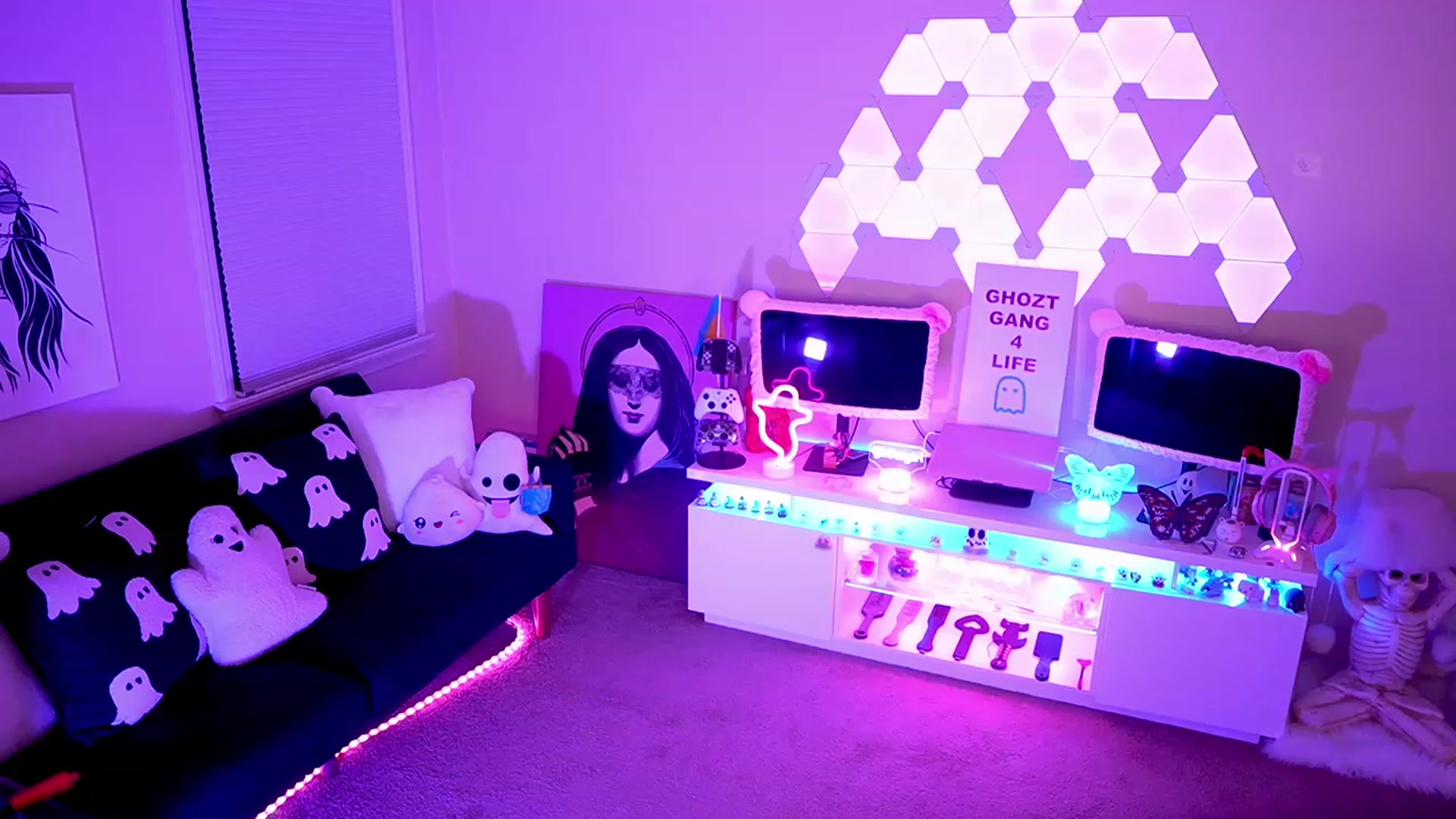 Gallery image thumbnail from ghoztgirl's myfreecams stream on, 04/08/2023, 07:46 image 11 of 20