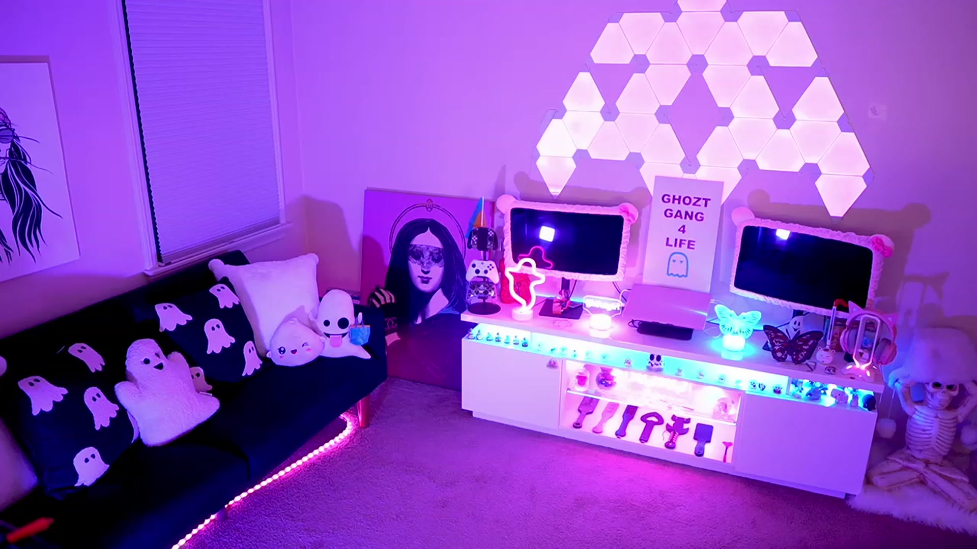 Gallery image thumbnail from ghoztgirl's myfreecams stream on, 04/08/2023, 07:46 image 12 of 20