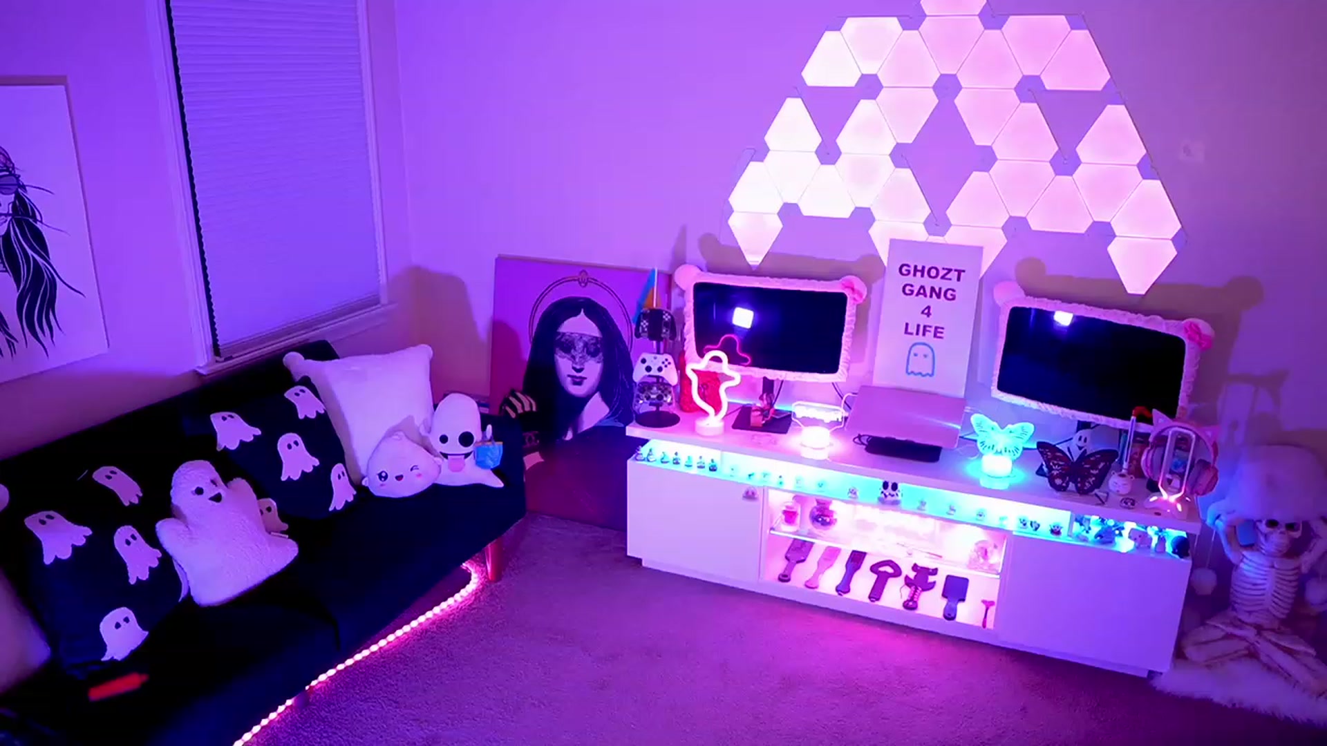 Gallery image thumbnail from ghoztgirl's myfreecams stream on, 04/08/2023, 07:46 image 16 of 20
