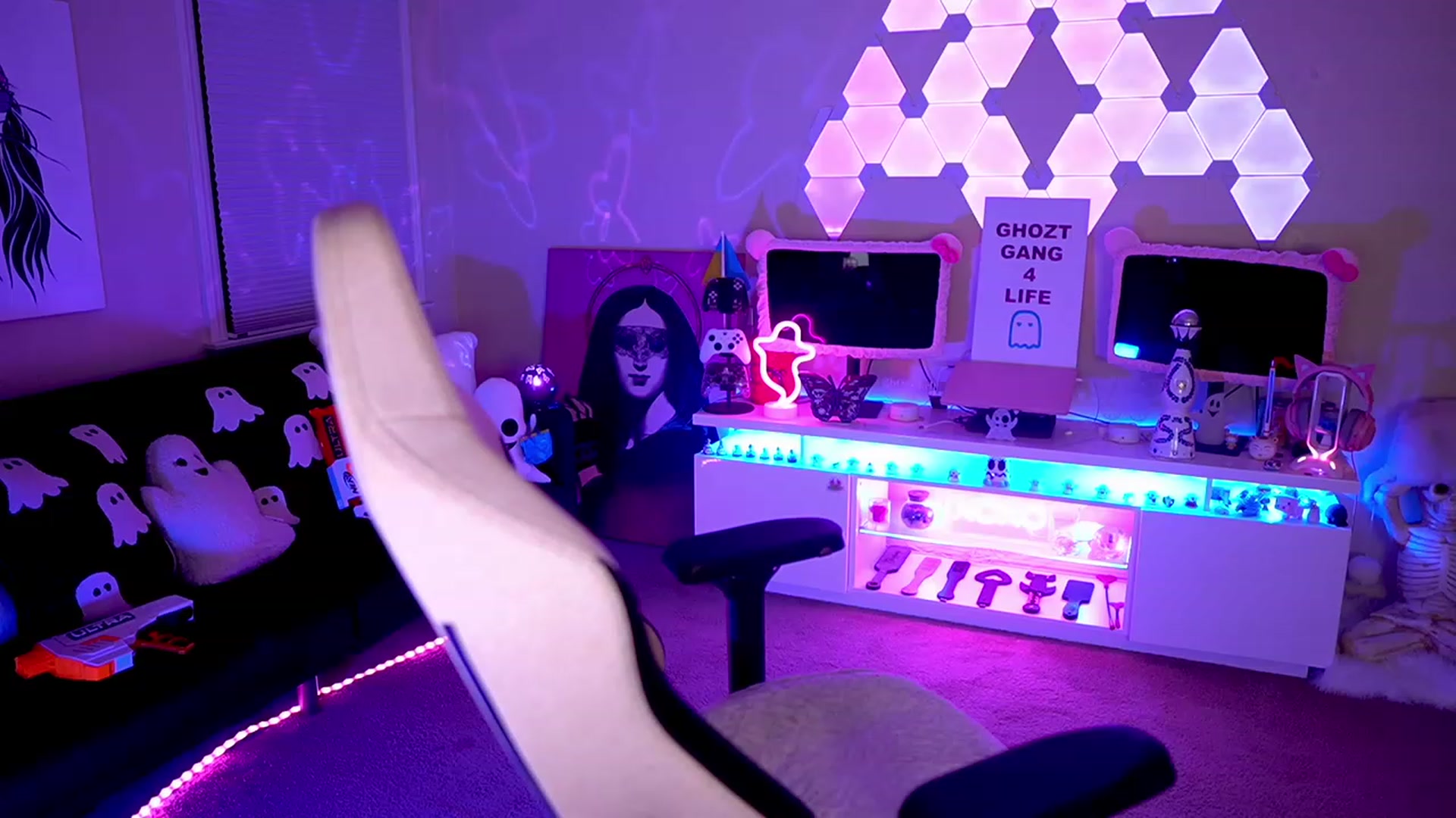 Gallery image thumbnail from ghoztgirl's myfreecams stream on, 05/06/2023, 09:49 image 1 of 20