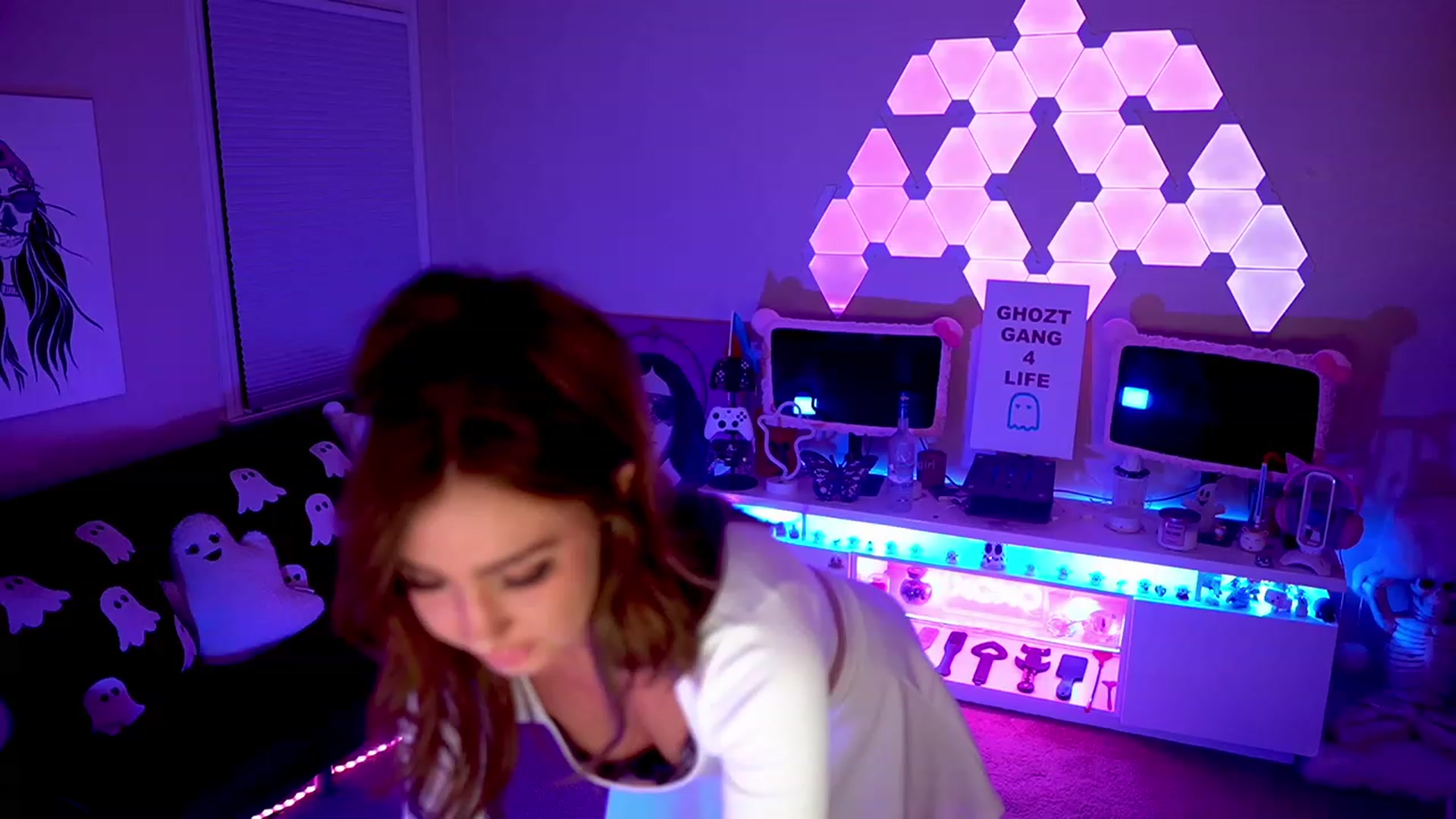 Gallery image thumbnail from ghoztgirl's myfreecams stream on, 05/26/2023, 07:39 image 15 of 20