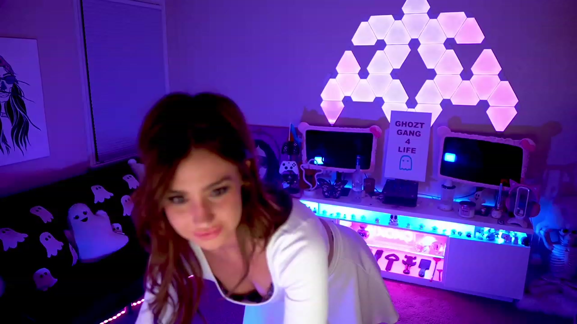 Gallery image thumbnail from ghoztgirl's myfreecams stream on, 05/26/2023, 07:39 image 14 of 20