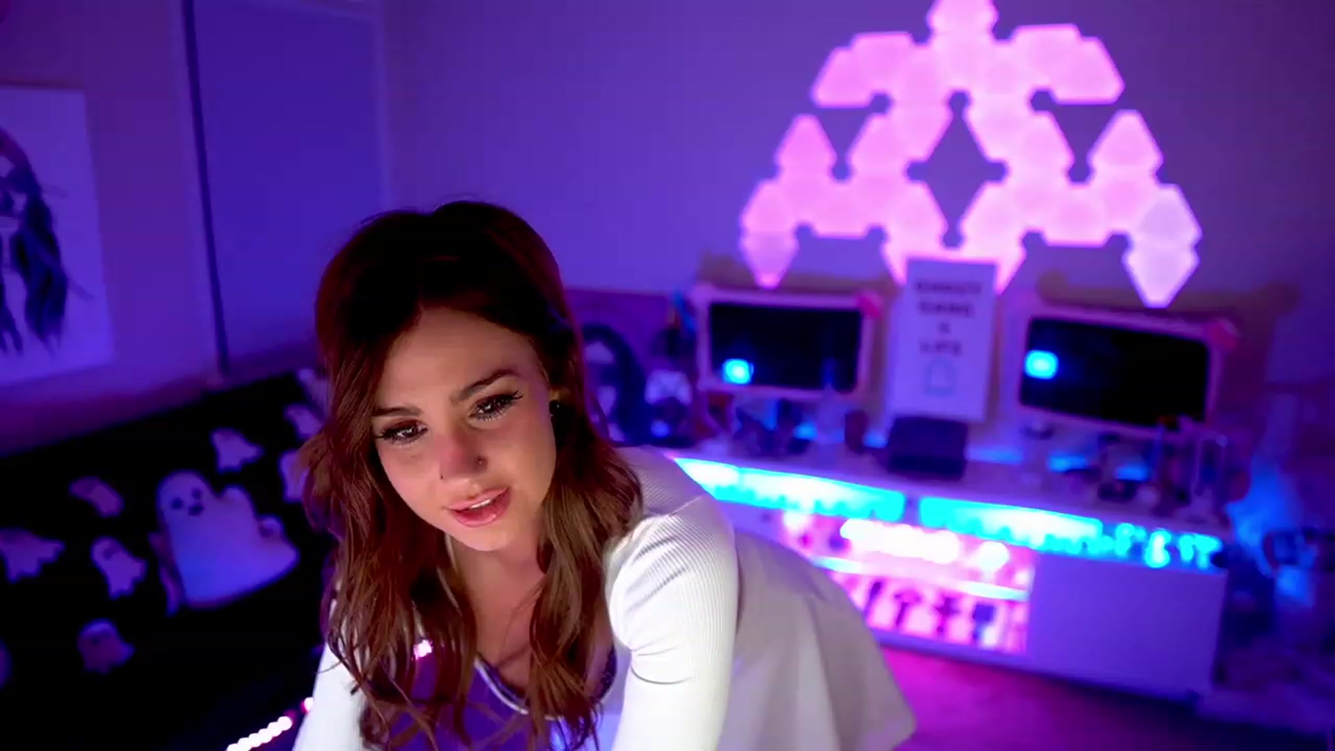 Gallery image thumbnail from ghoztgirl's myfreecams stream on, 05/26/2023, 07:39 image 18 of 20