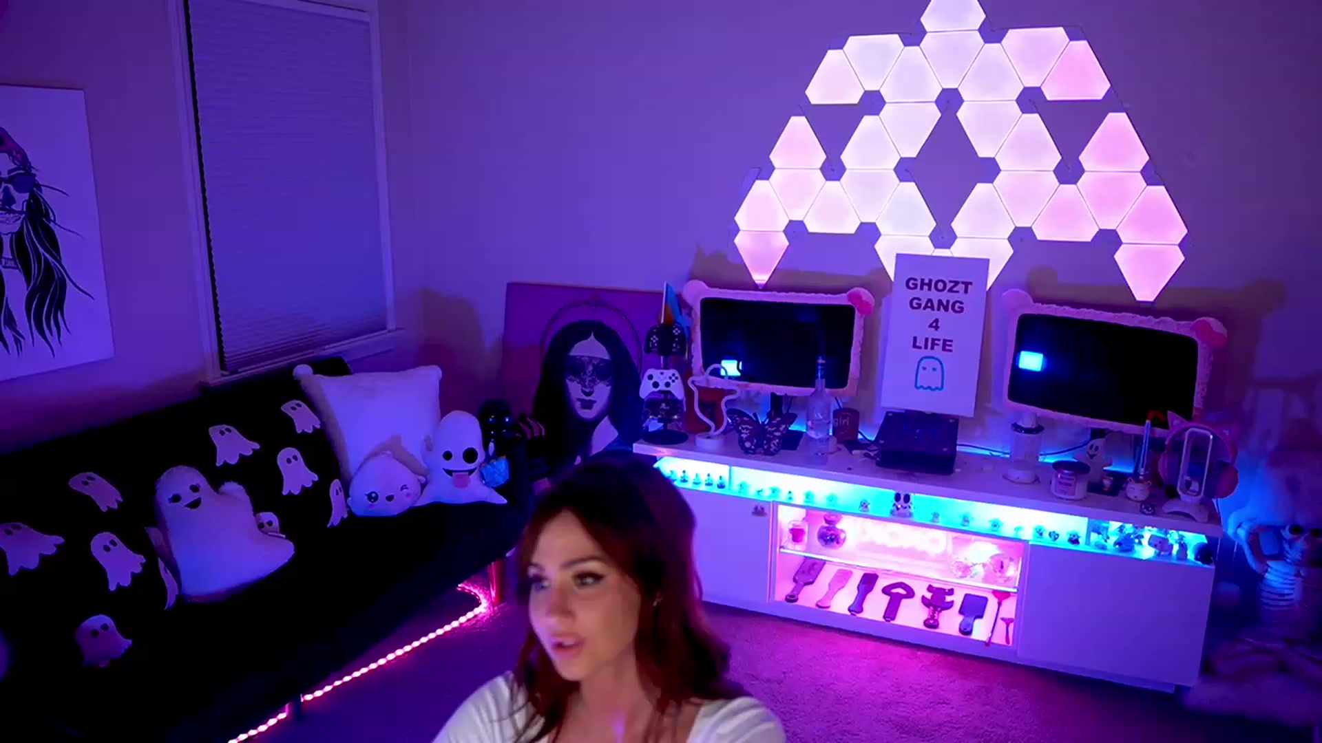 Gallery image thumbnail from ghoztgirl's myfreecams stream on, 05/26/2023, 07:39 image 20 of 20