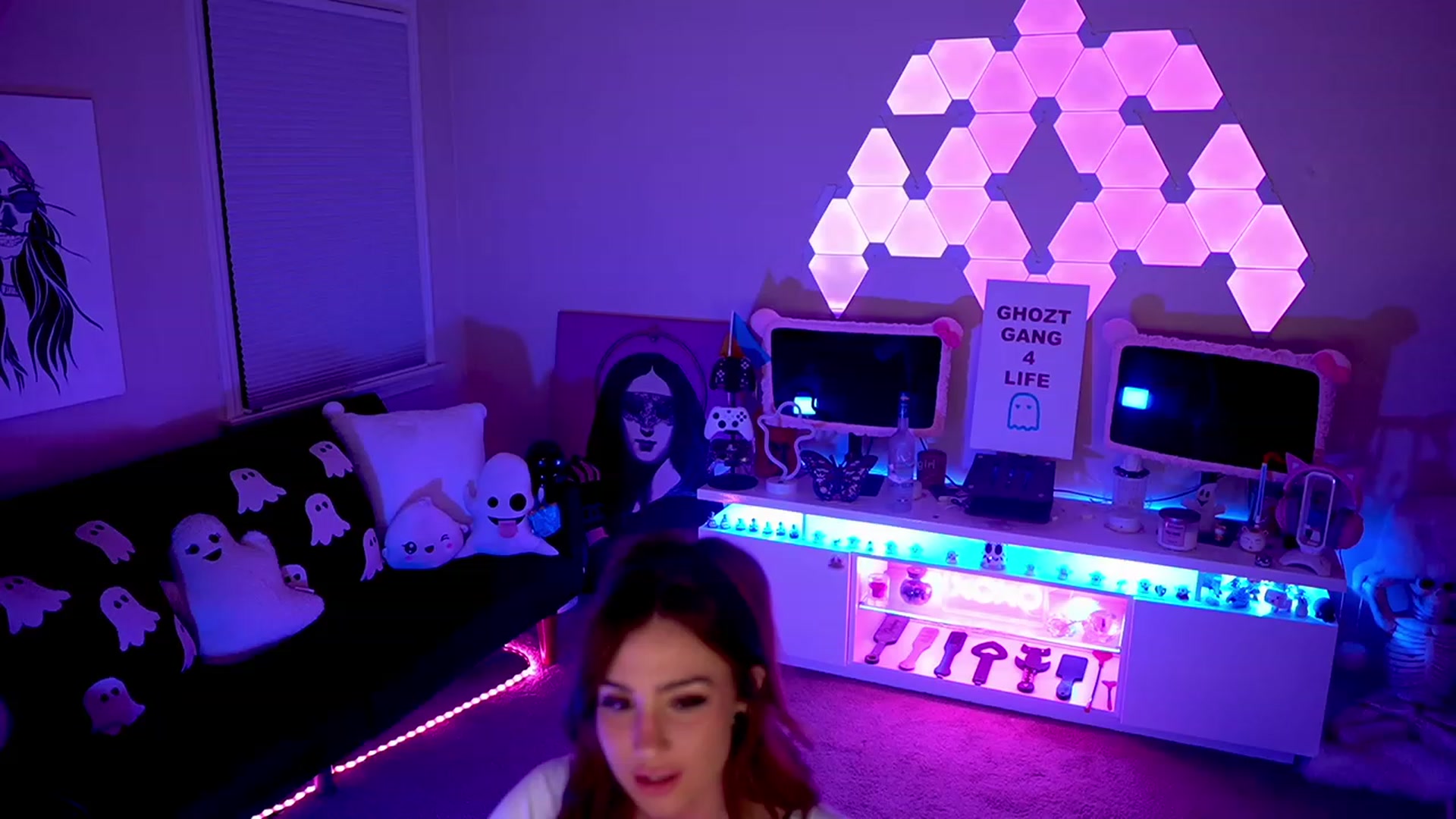 Gallery image thumbnail from ghoztgirl's myfreecams stream on, 05/26/2023, 07:39 image 13 of 20