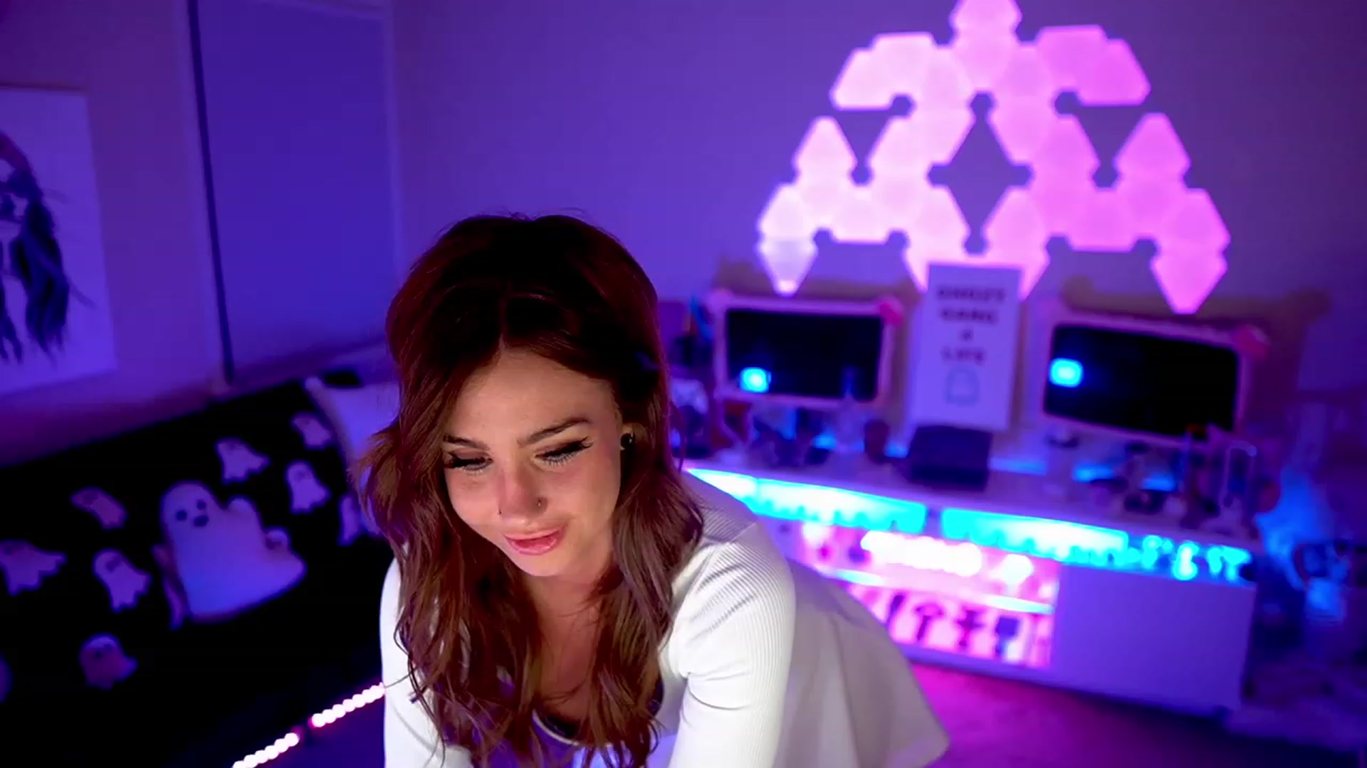 Gallery image thumbnail from ghoztgirl's myfreecams stream on, 05/26/2023, 07:39 image 19 of 20