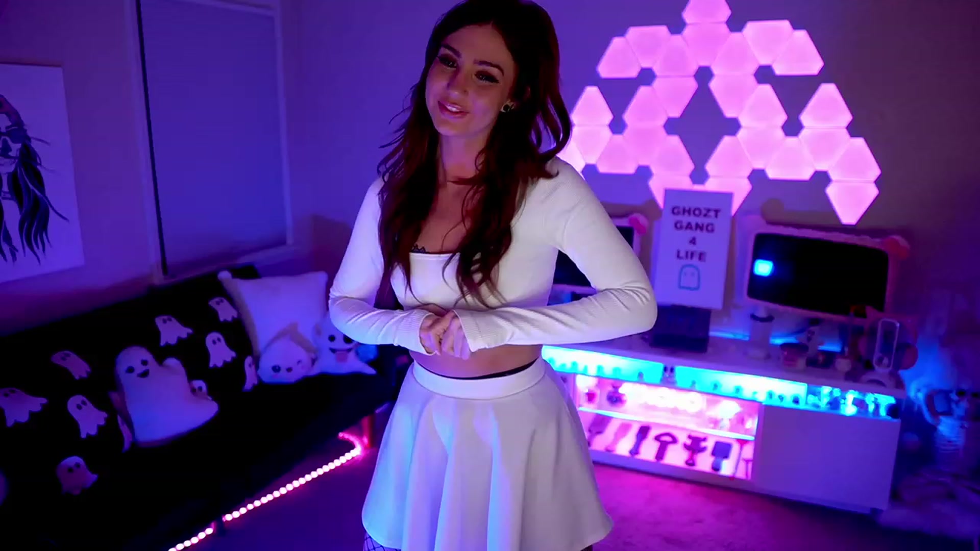 Gallery image thumbnail from ghoztgirl's myfreecams stream on, 05/26/2023, 07:39 image 4 of 20