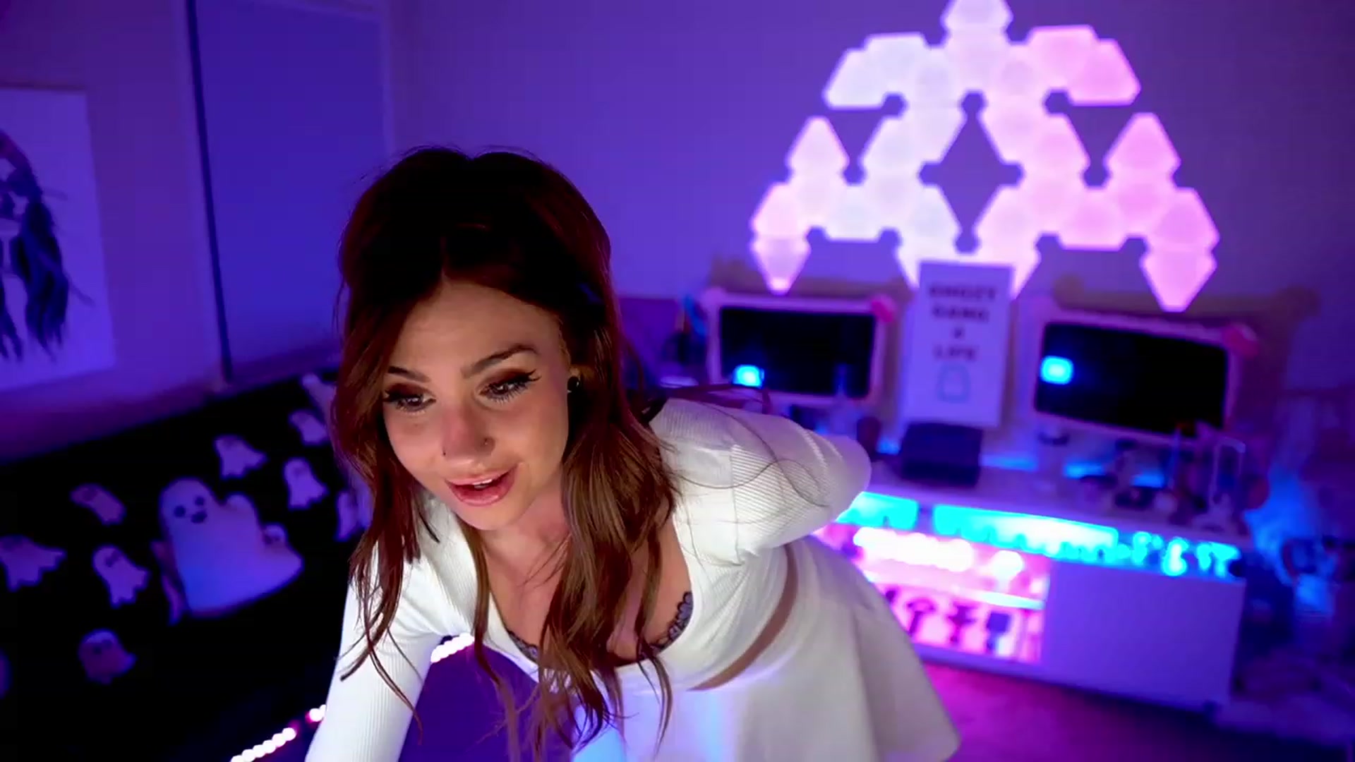 Gallery image thumbnail from ghoztgirl's myfreecams stream on, 05/26/2023, 07:39 image 17 of 20
